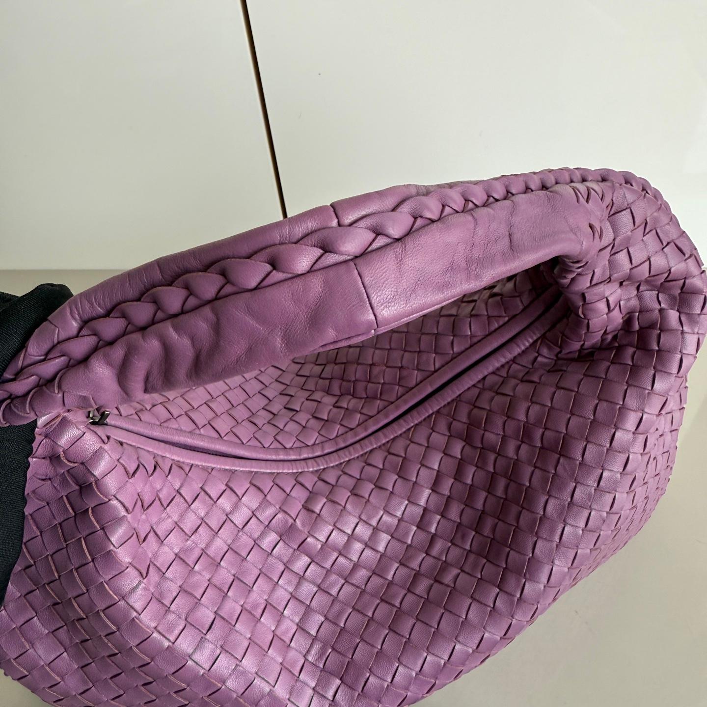 Bottega Veneta Bolso Hobo Piel de cordero Lila Lavanda Púrpura Mediano 47cm en venta 3
