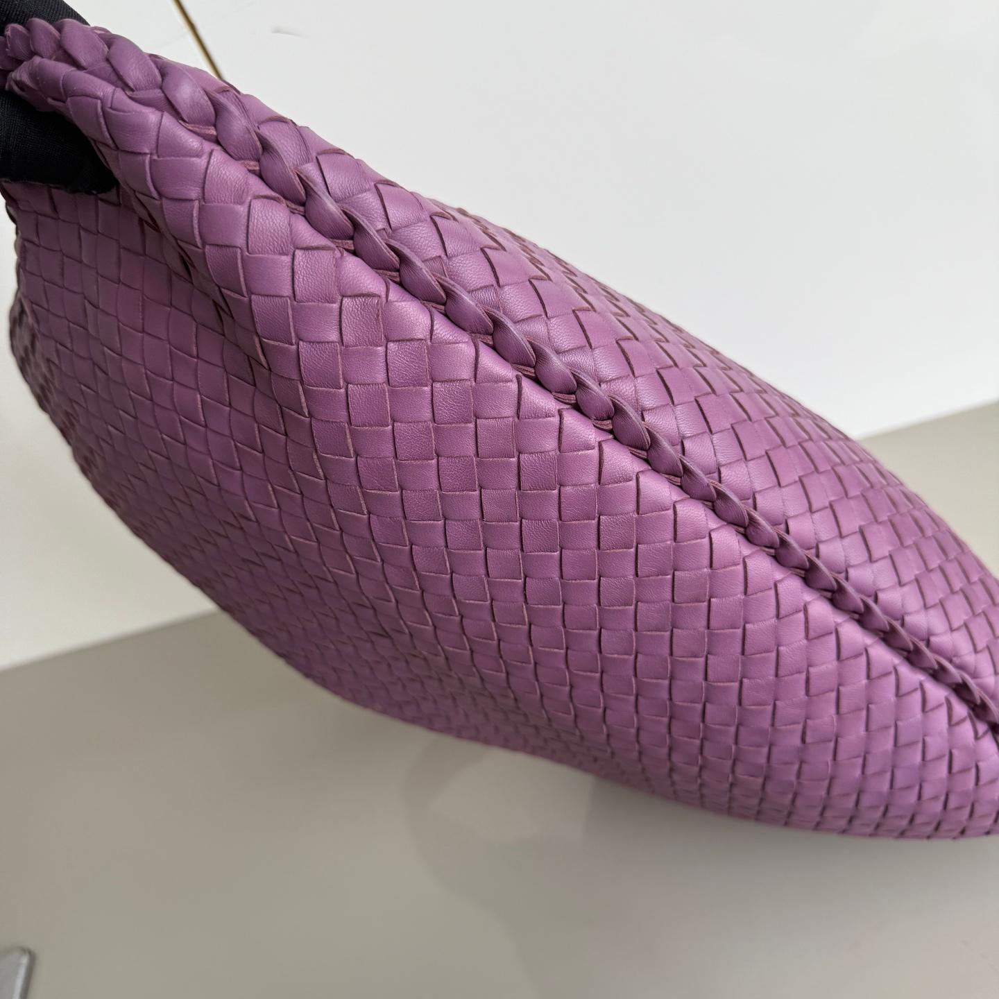 Bottega Veneta Bolso Hobo Piel de cordero Lila Lavanda Púrpura Mediano 47cm en venta 4