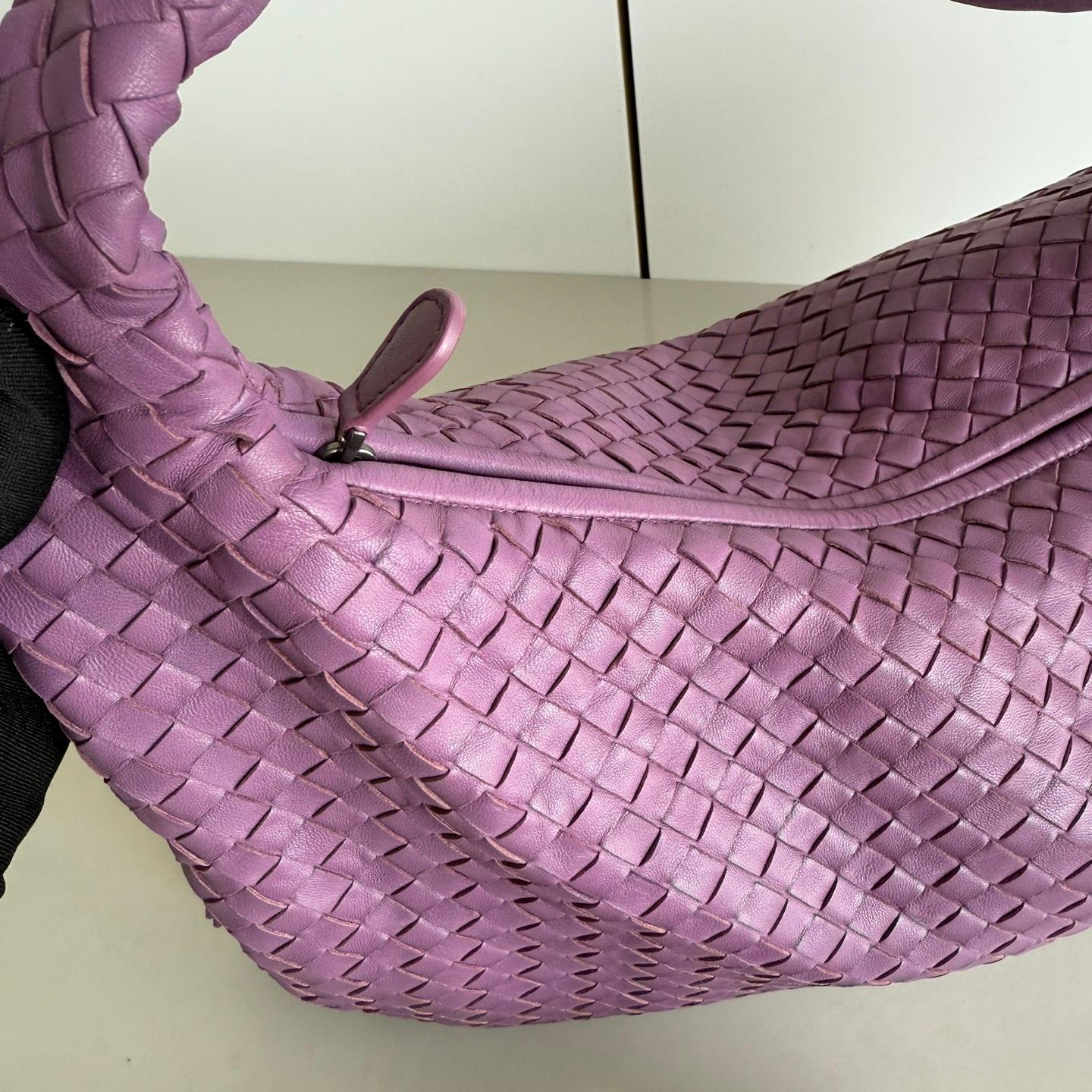 Bottega Veneta Bolso Hobo Piel de cordero Lila Lavanda Púrpura Mediano 47cm en venta 5