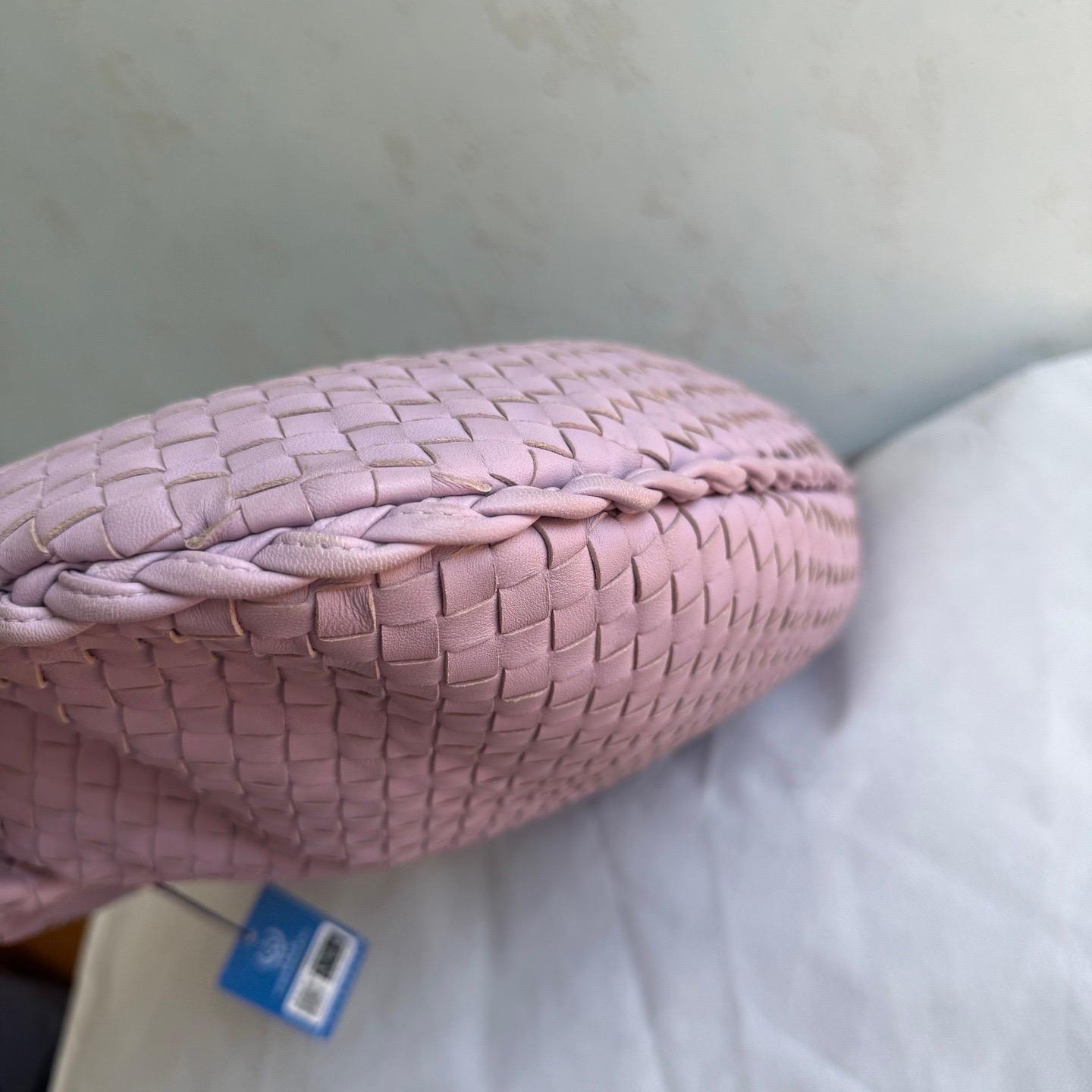 Sac hobo Bottega Veneta en cuir d'agneau, violet lilas, grand modèle, 47 cm en vente 5