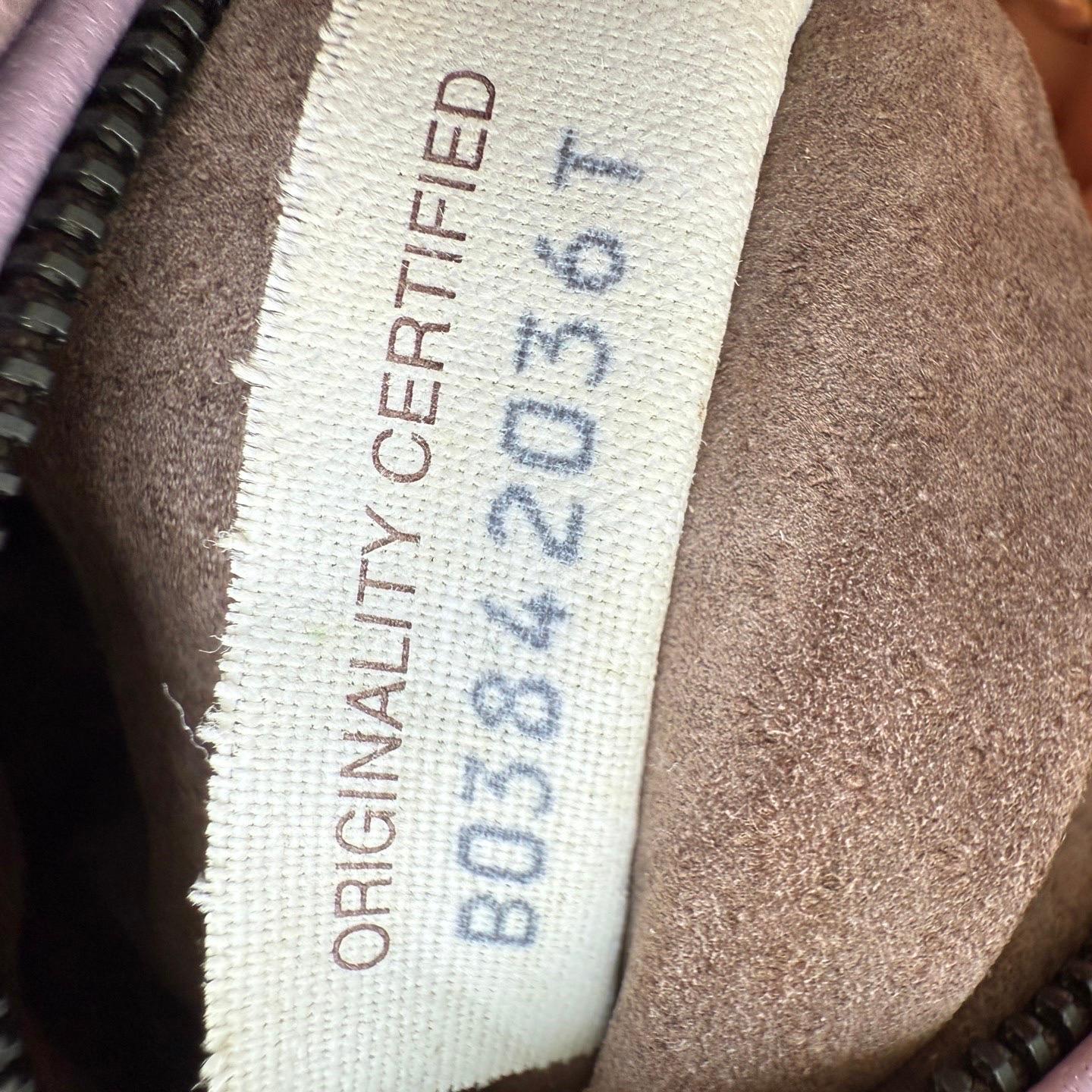 Sac hobo Bottega Veneta en cuir d'agneau, violet lilas, grand modèle, 47 cm en vente 11