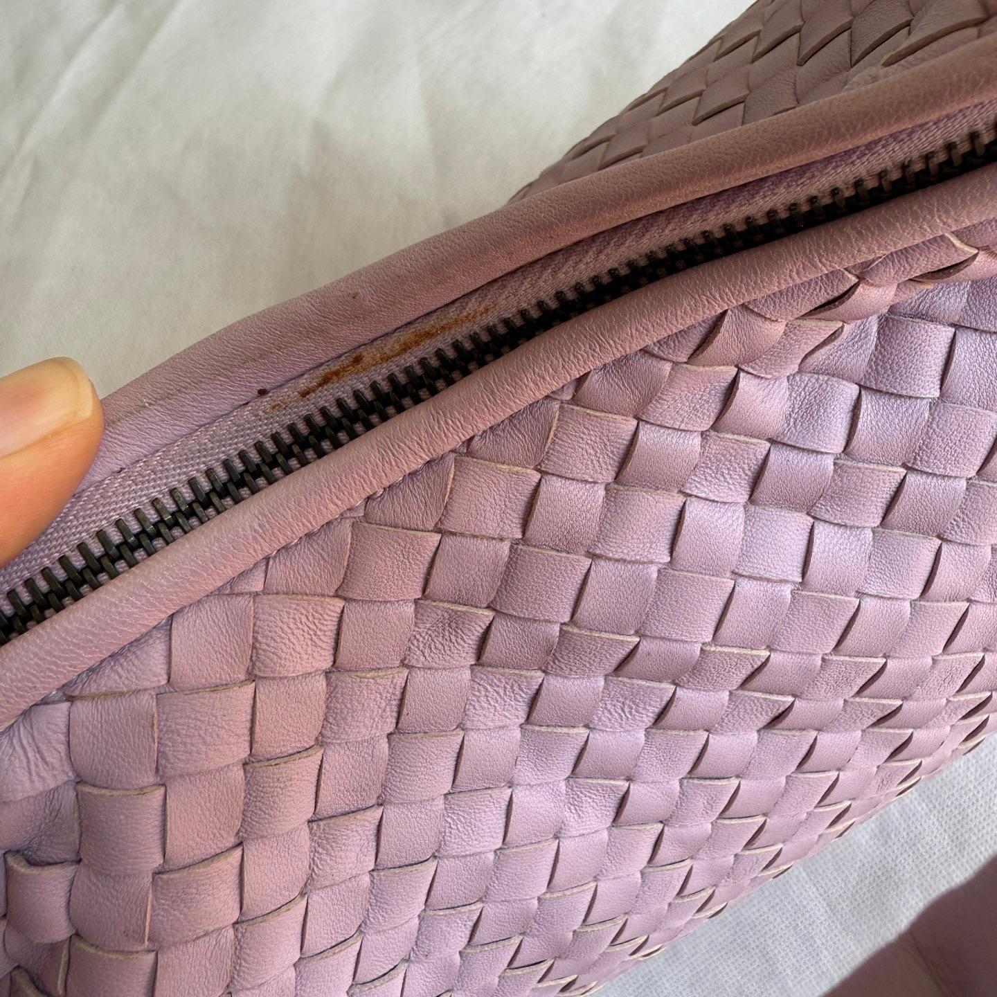 Sac hobo Bottega Veneta en cuir d'agneau, violet lilas, grand modèle, 47 cm en vente 2