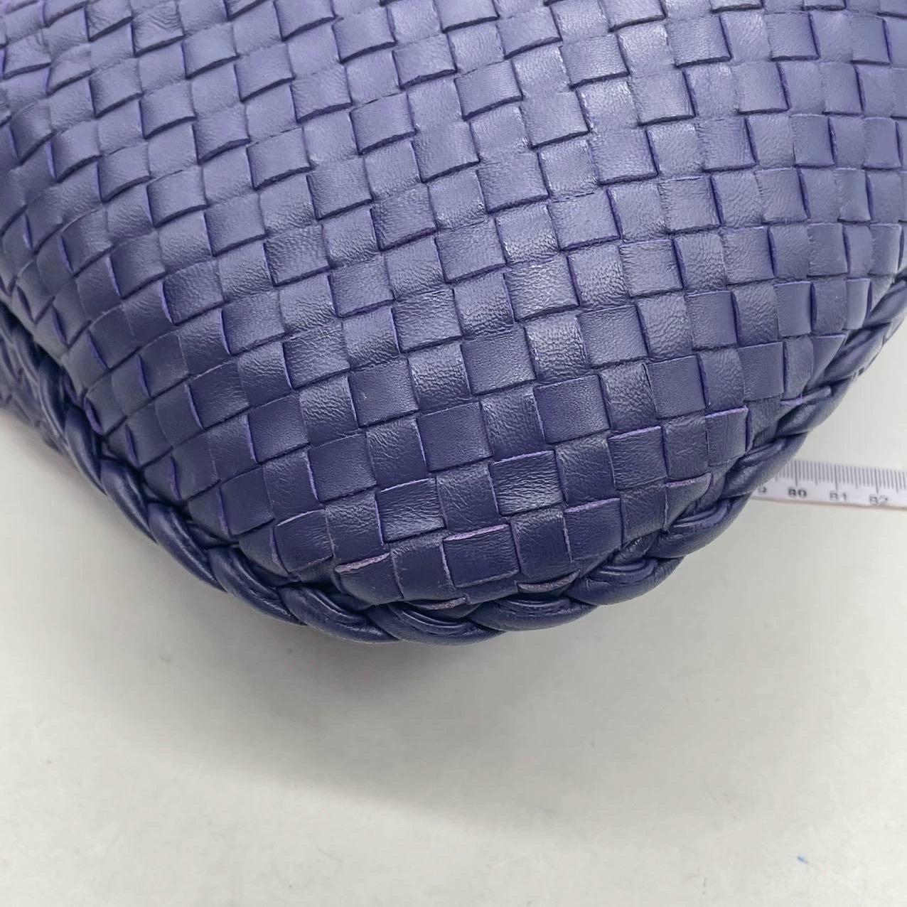 Bottega Veneta Borsa Hobo in pelle di agnello Navy Medium 47cm in vendita 7