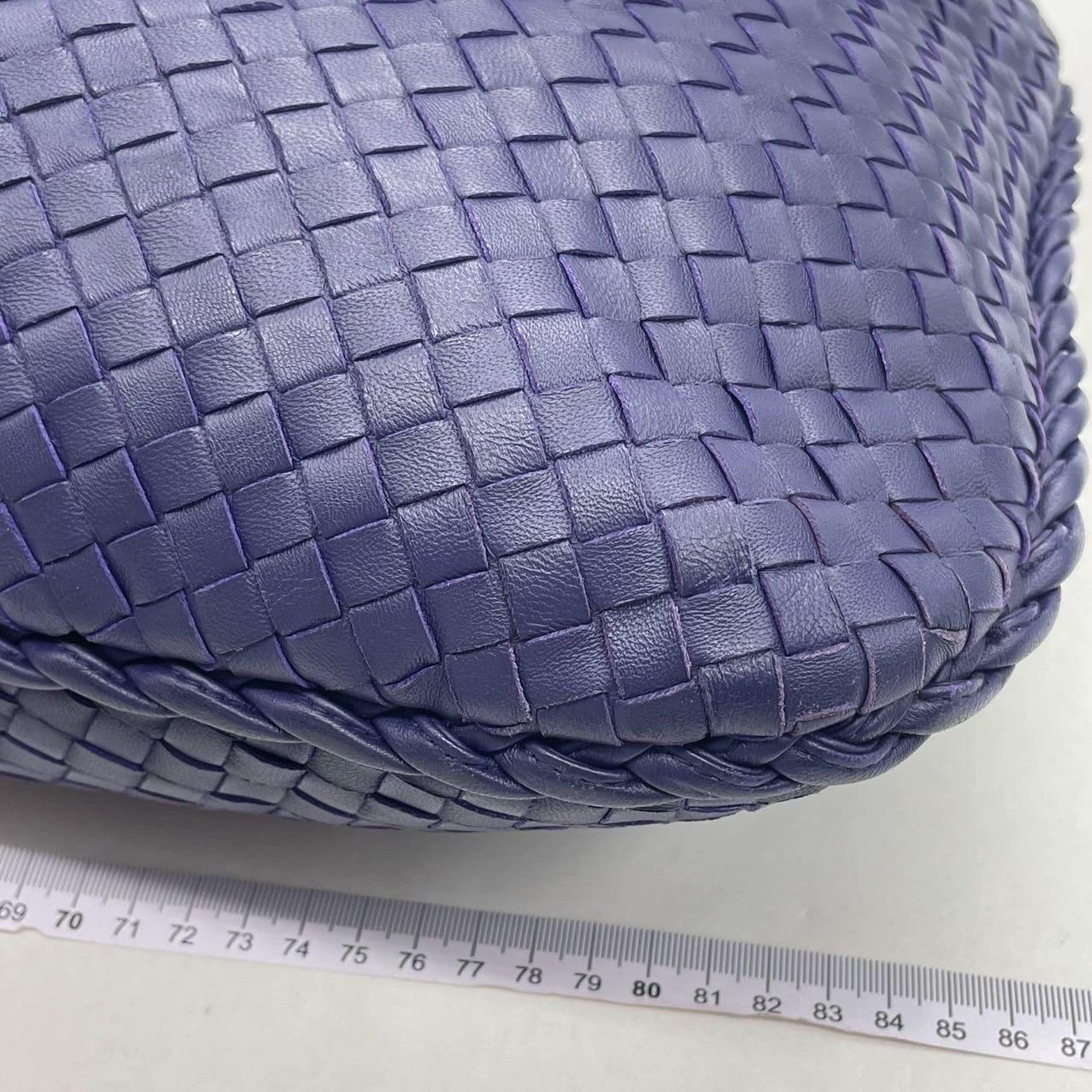 Bottega Veneta Borsa Hobo in pelle di agnello Navy Medium 47cm in vendita 8