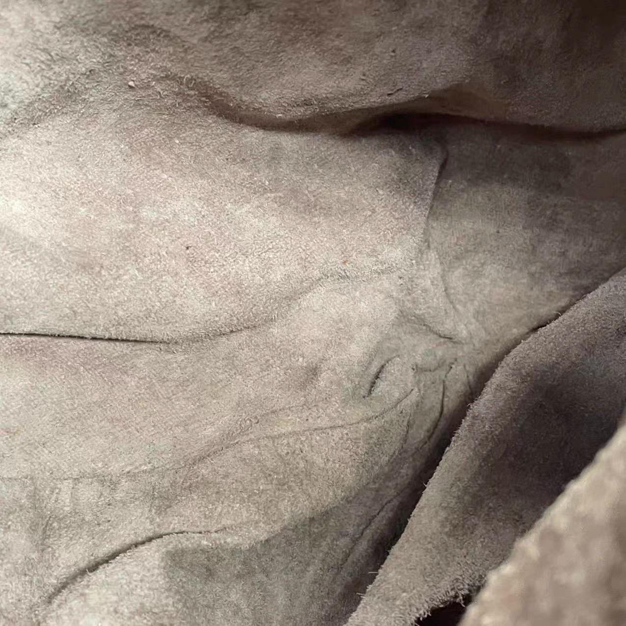 Bottega Veneta Borsa Hobo in pelle di agnello Navy Medium 47cm in vendita 12