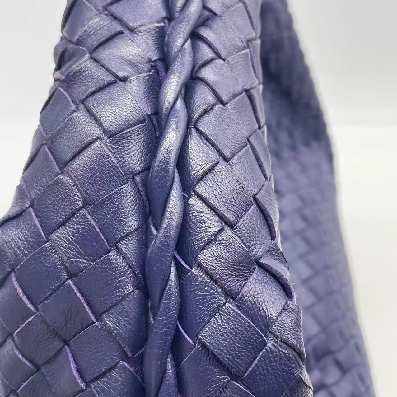 Bottega Veneta Borsa Hobo in pelle di agnello Navy Medium 47cm in vendita 16