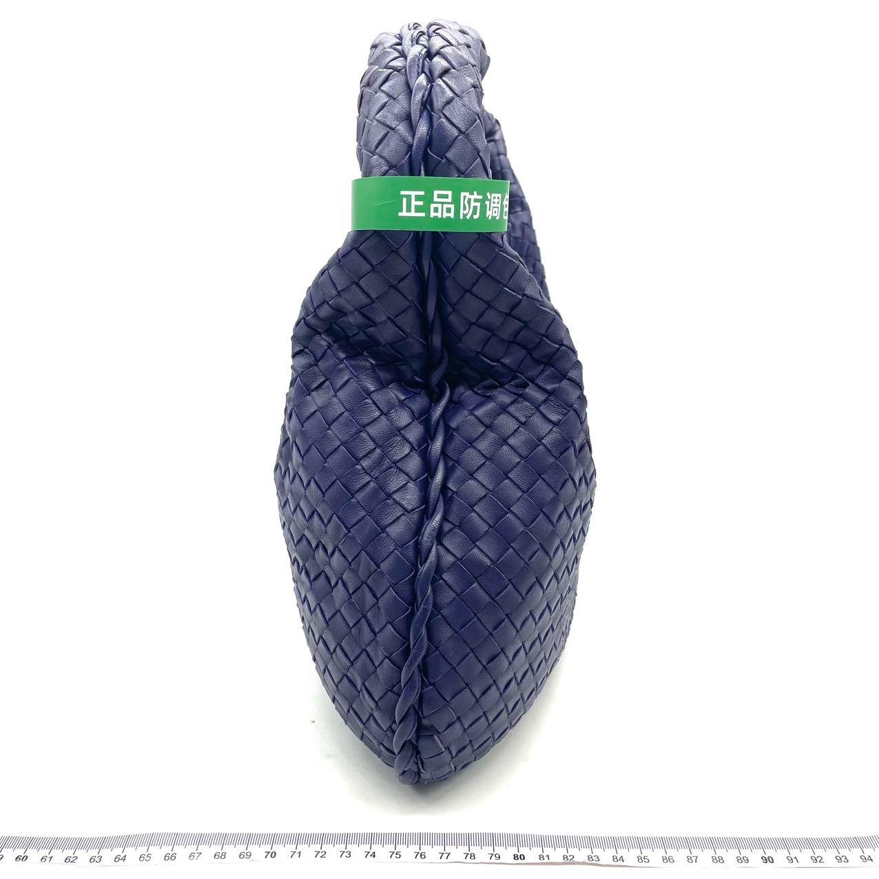 Viola Bottega Veneta Borsa Hobo in pelle di agnello Navy Medium 47cm in vendita