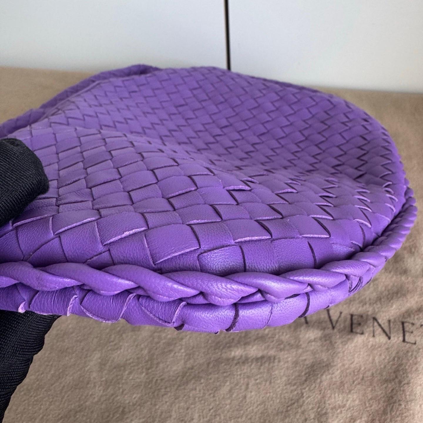 Bottega Veneta Hobo Bag Lambskin leather Purple Small 40cm In New Condition For Sale In AUBERVILLIERS, FR