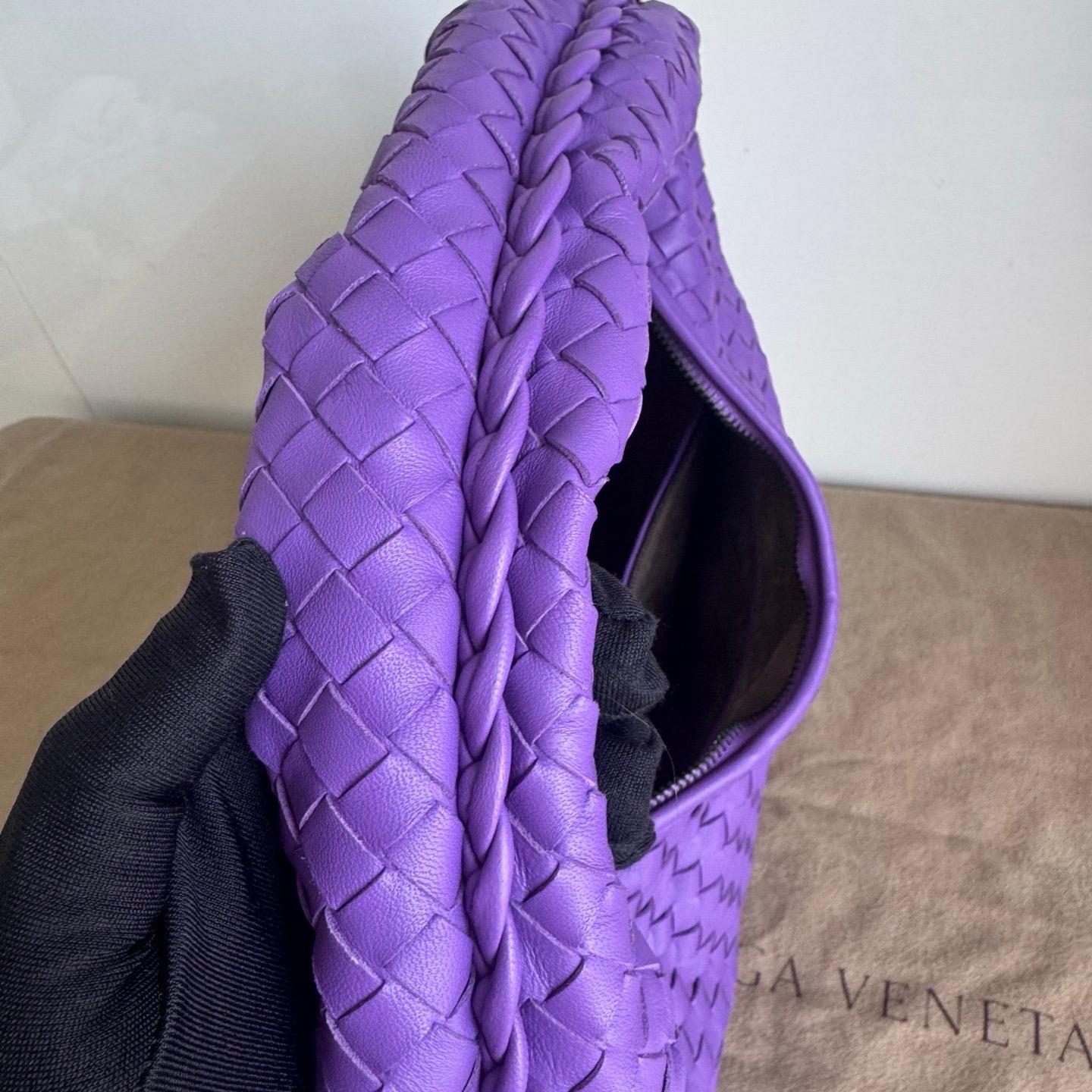 Bottega Veneta Hobo Bag Lambskin leather Purple Small 40cm For Sale 2