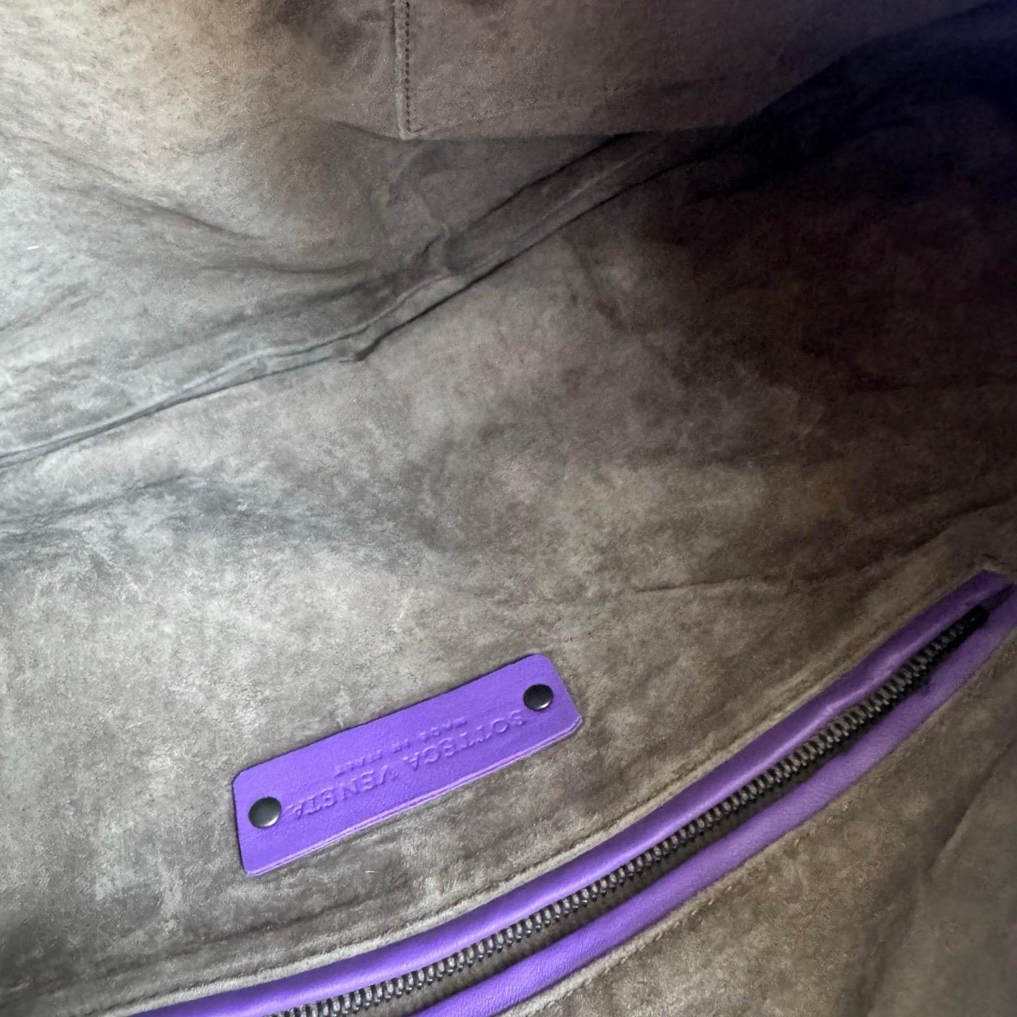 Bottega Veneta Hobo Bag Lambskin leather Purple Small 40cm For Sale 4