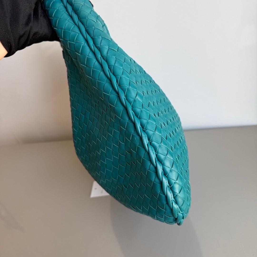 Bottega Veneta Hobo Bag Lambskin leather Teal Green 47cm In Excellent Condition For Sale In AUBERVILLIERS, FR