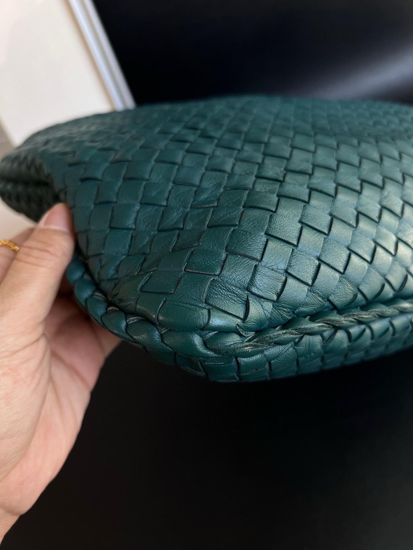 Sac hobo Bottega Veneta en cuir d'agneau vert sarcelle 48 cm en vente 2