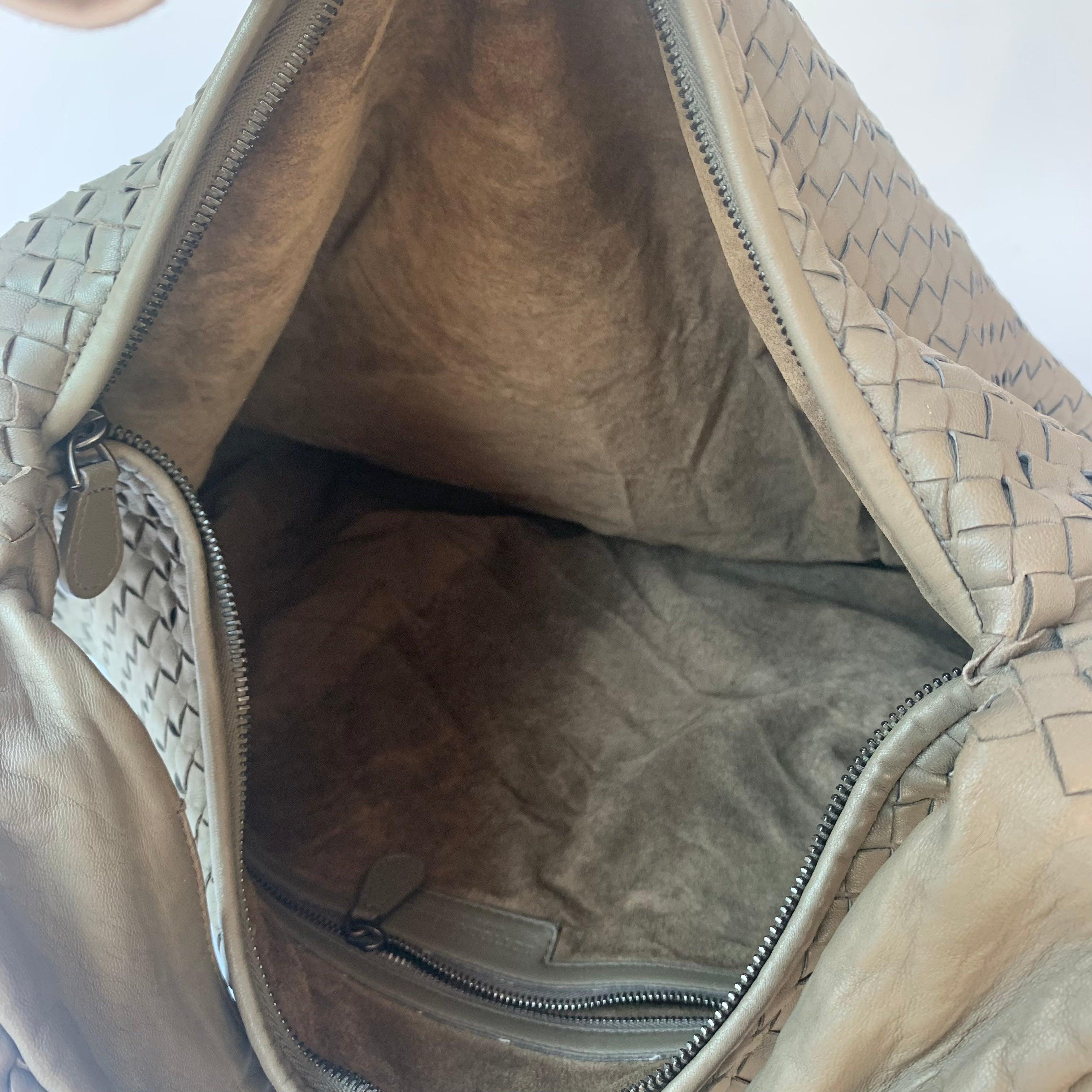 Bottega Veneta Hobo Bag Large Grey Lambskin leather 53cm For Sale 9