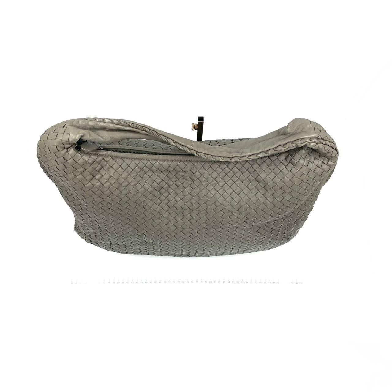 Bottega Veneta Hobo Bag Large Grey Lambskin leather 53cm In Excellent Condition For Sale In AUBERVILLIERS, FR