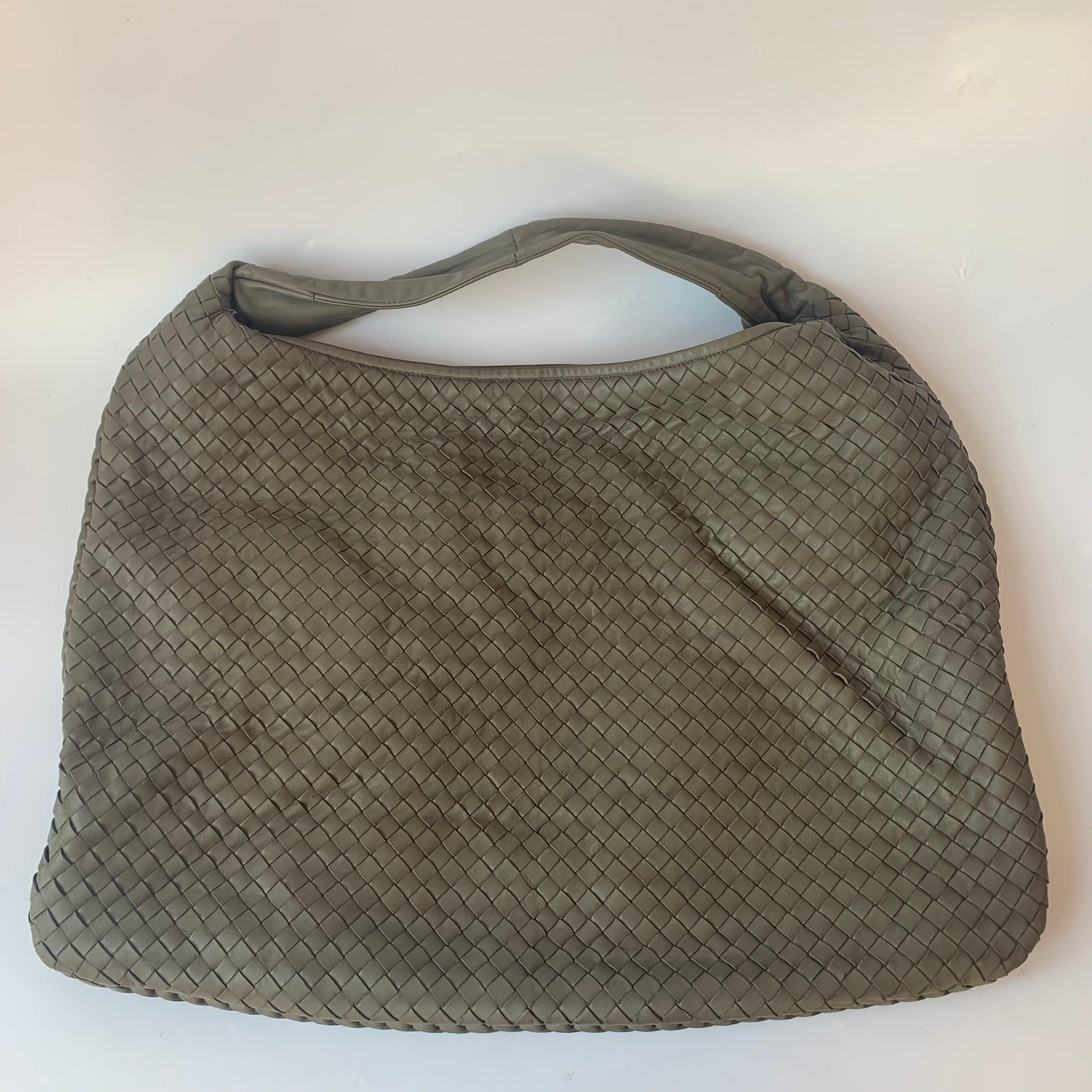 Bottega Veneta Hobo Bag Large Grey Lambskin leather 53cm For Sale 2