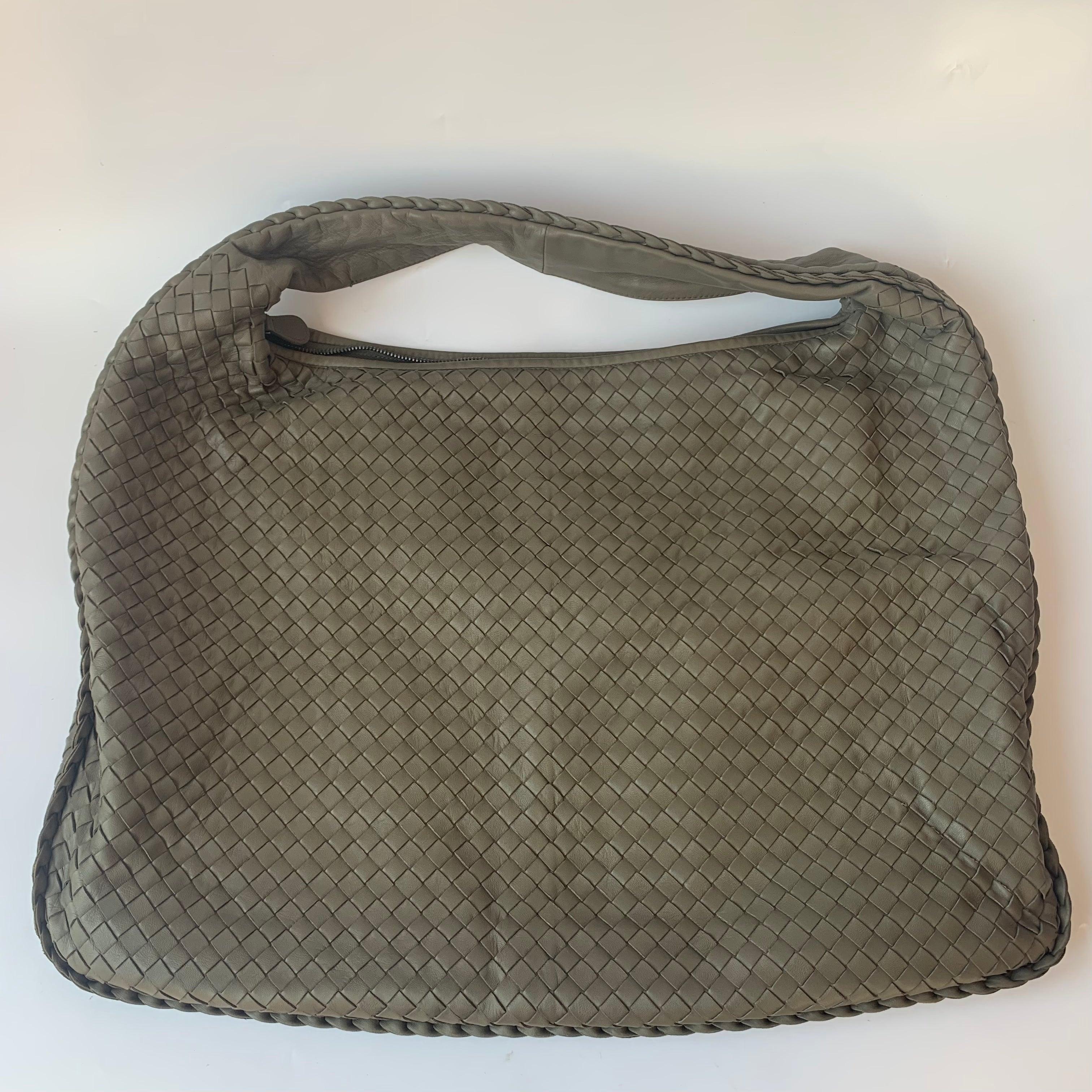 Bottega Veneta Hobo Bag Large Grey Lambskin leather 53cm For Sale 3