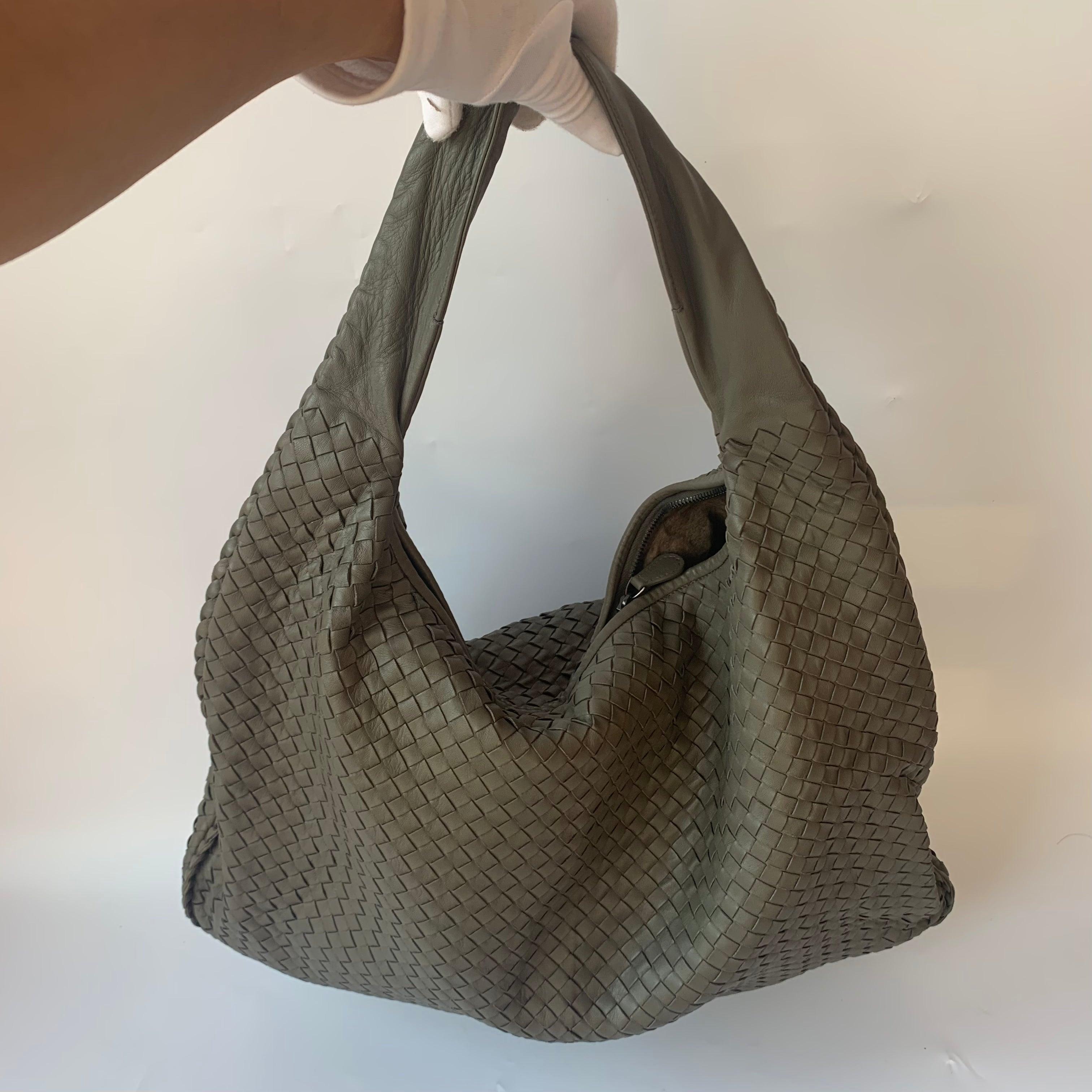 Bottega Veneta Hobo Bag Large Grey Lambskin leather 53cm For Sale 4