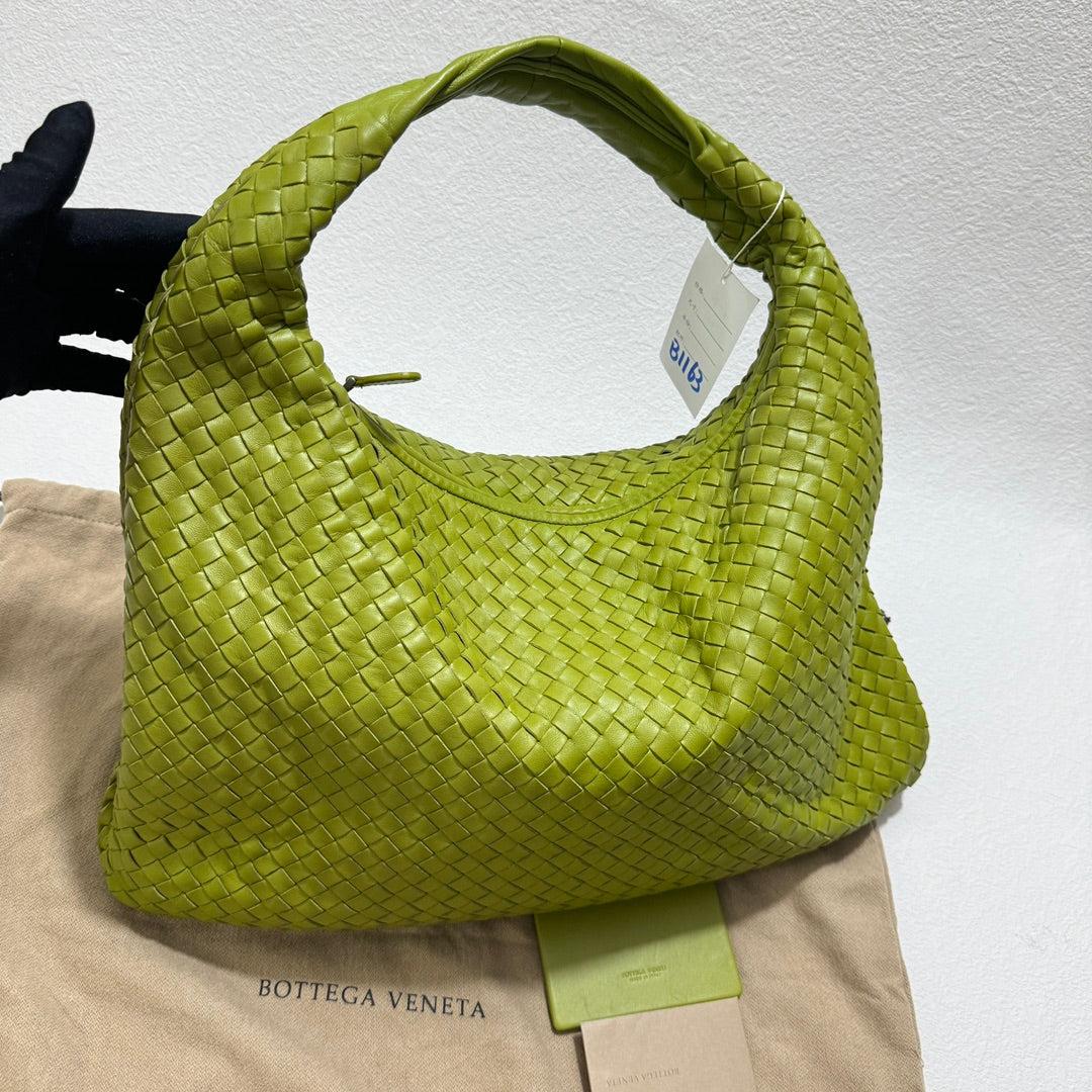 Bottega Veneta Hobo Bag Large Leather Mela Green 47cm
These are professional photos of the actual bag.
  Experience ultimate luxury with this Bottega Veneta Hobo Bag Large in stunning rare teal color. Featuring the iconic Intrecciato weave, this bag