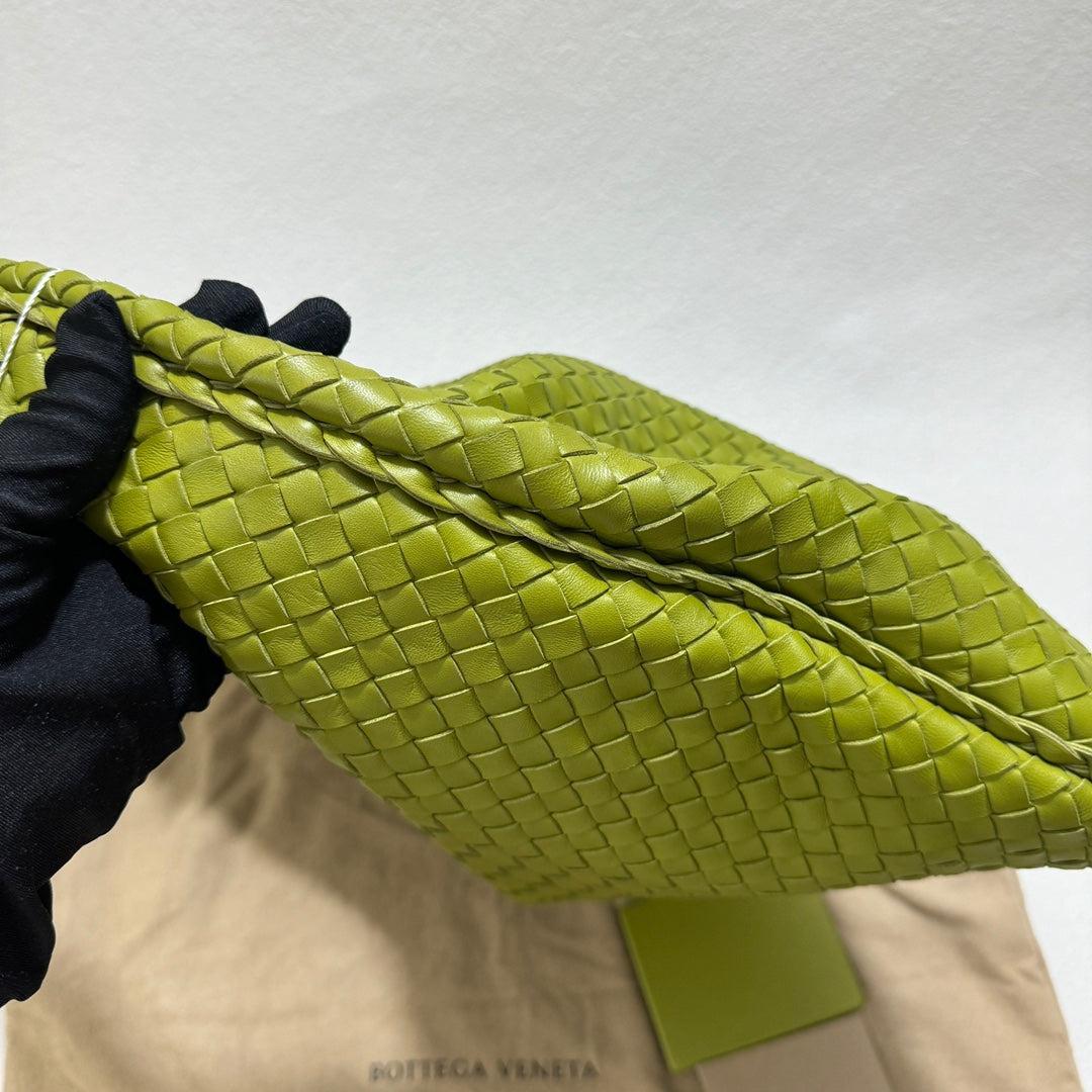 Bottega Veneta Hobo Bag Large Leather Mela Green 47cm In Excellent Condition In AUBERVILLIERS, FR