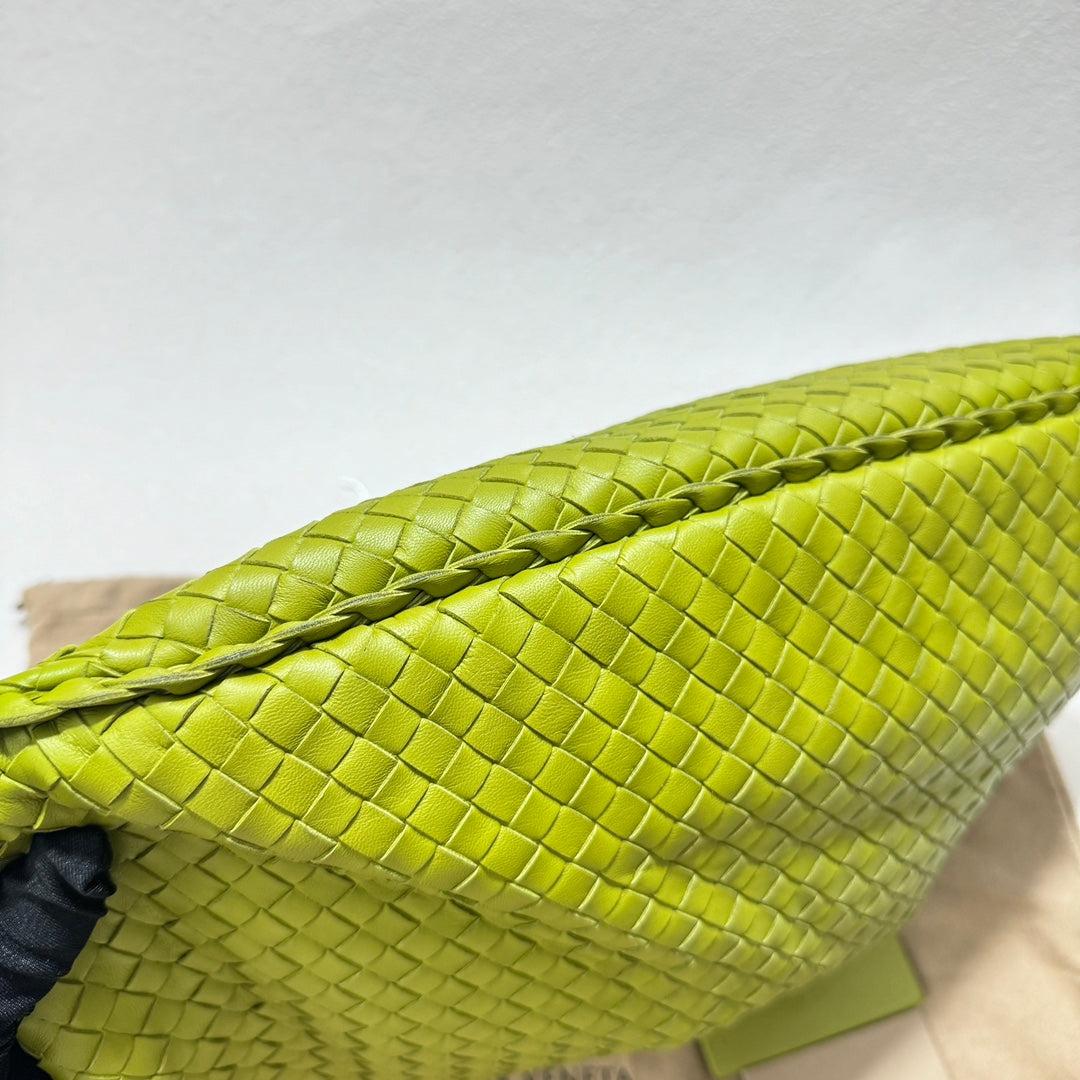 Bottega Veneta Hobo Bag Large Leather Mela Green 47cm 1
