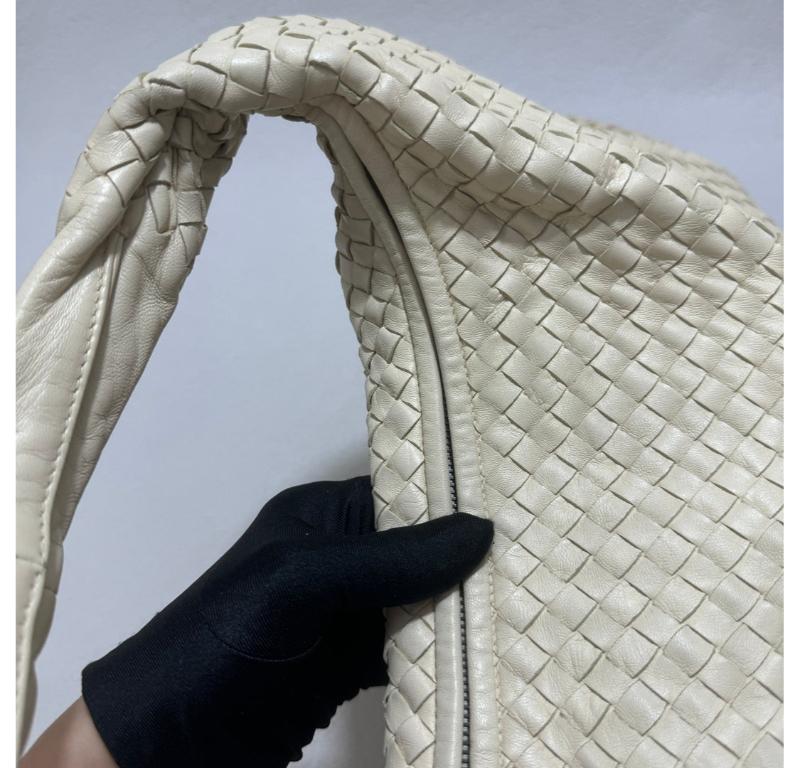 Bottega Veneta Hobo Bag Large Leather Milk White 47cm 15