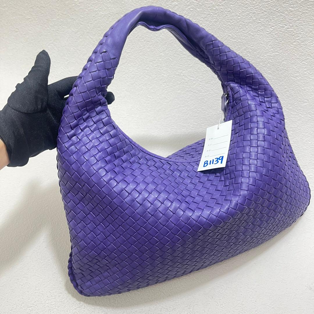 Bottega Veneta Hobo Bag Large Leather Purple 47cm
These are professional photos of the actual bag.
  Experience ultimate luxury with this Bottega Veneta Hobo Bag Large in stunning rare teal color. Featuring the iconic Intrecciato weave, this bag