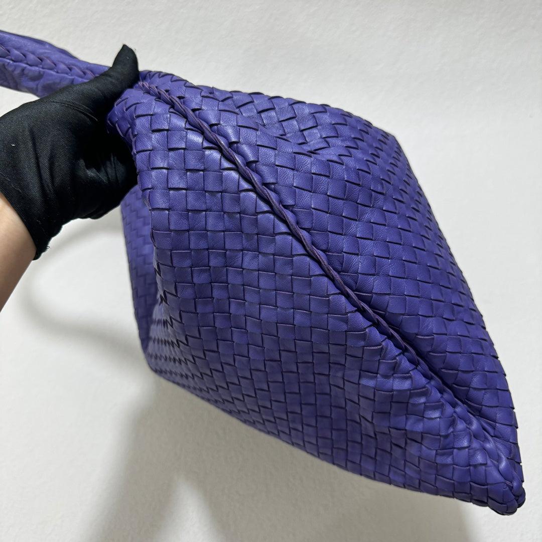 Bottega Veneta Hobo Bag Large Purple Leather 50cm In New Condition In AUBERVILLIERS, FR