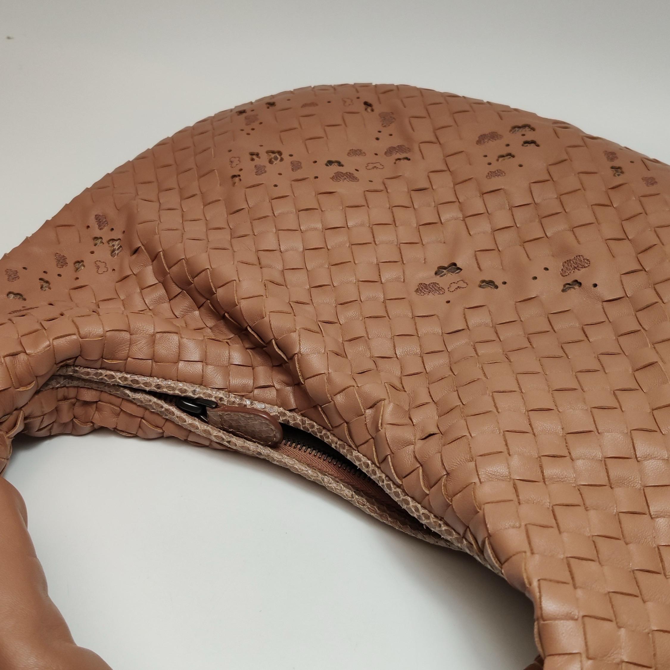 Bottega Veneta Sac Hobo en cuir Beige Small 40cm Butterfly Cutout en vente 10