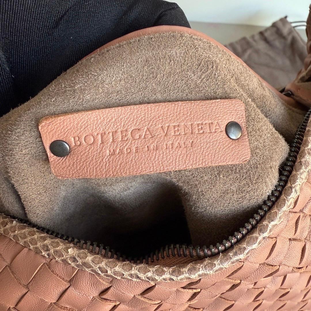 Bottega Veneta Hobo Tasche Leder Beige Klein 40cm Schmetterlingsausschnitt im Angebot 13