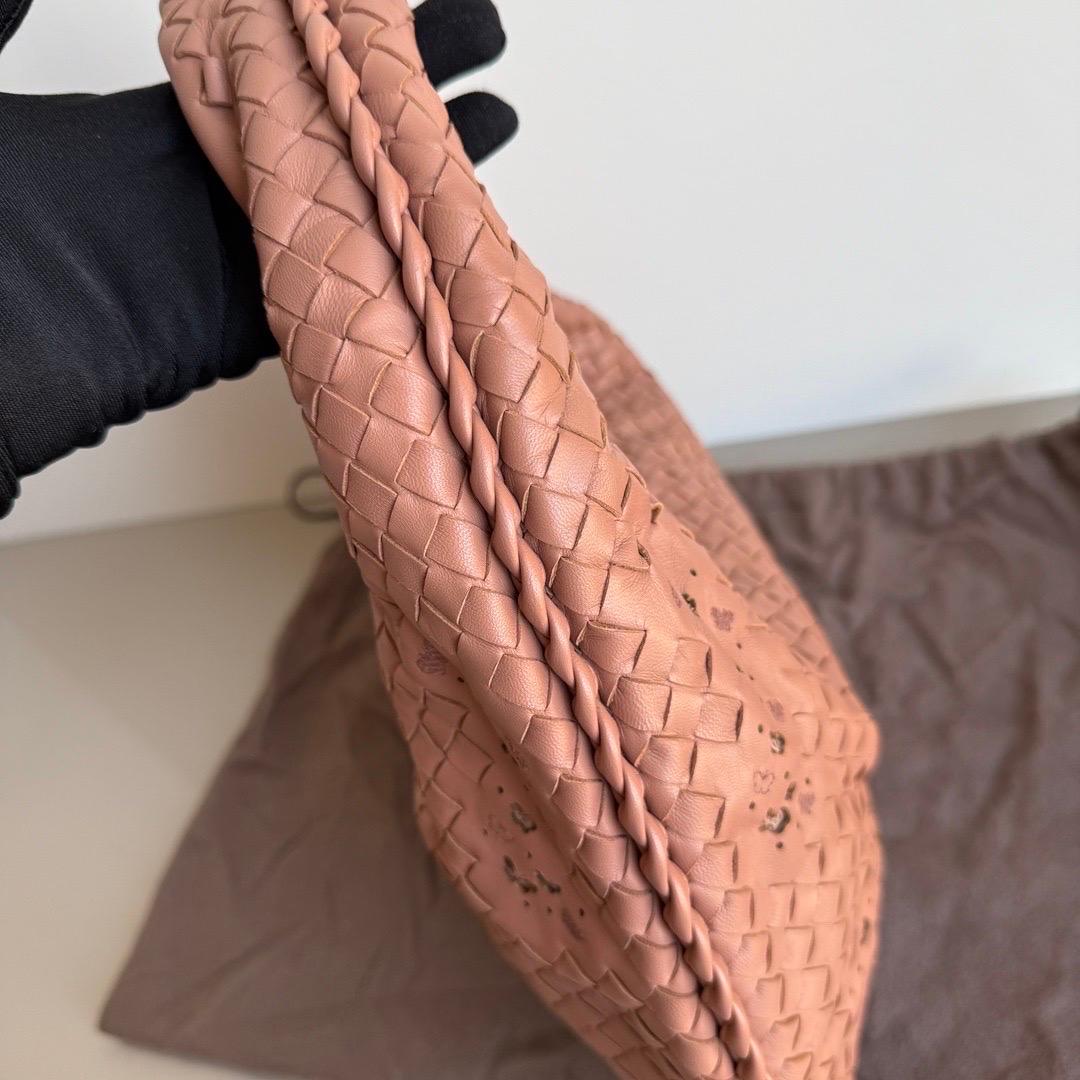 Bottega Veneta Hobo Tasche Leder Beige Klein 40cm Schmetterlingsausschnitt im Angebot 1