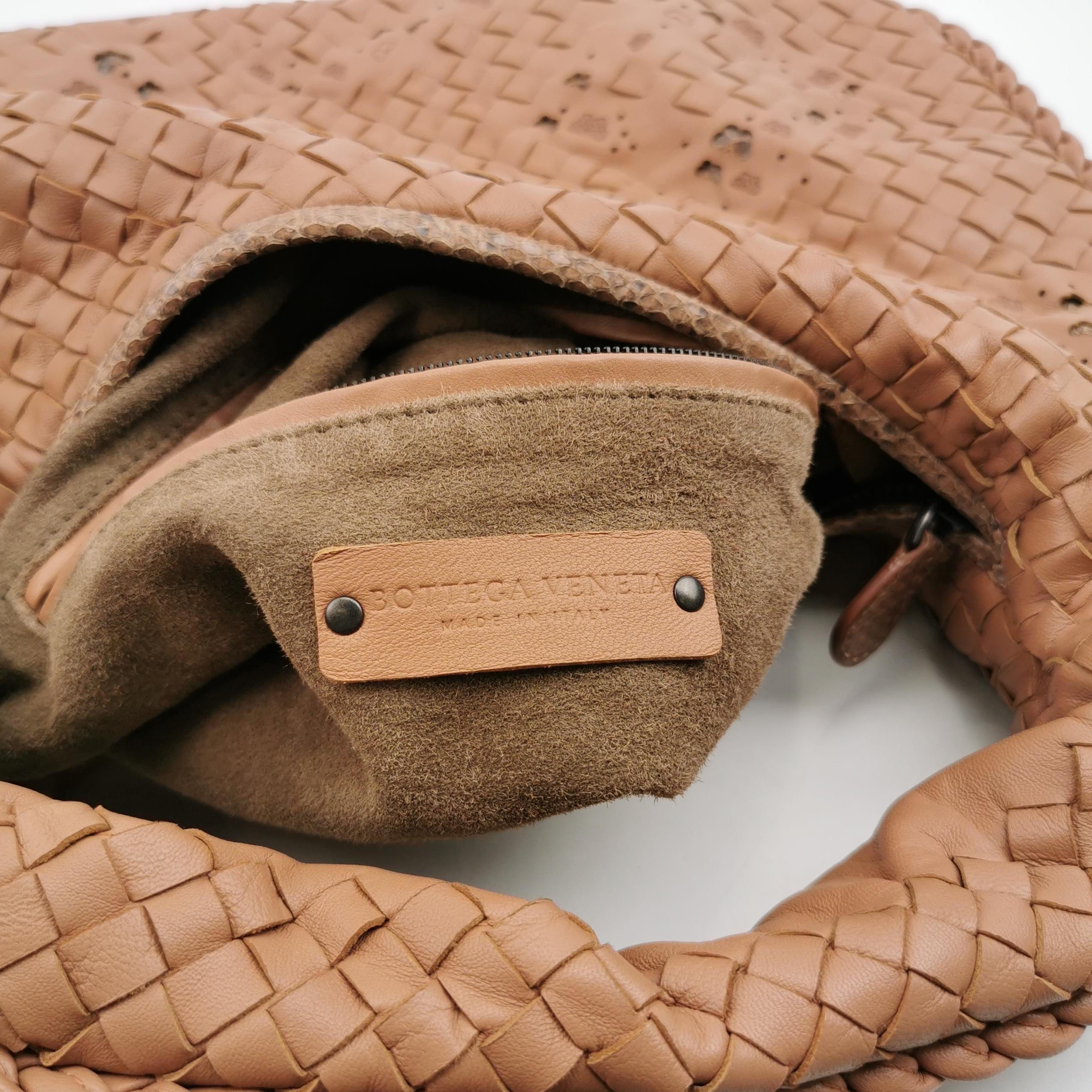 Bottega Veneta Sac Hobo en cuir Beige Small 40cm Butterfly Cutout en vente 2