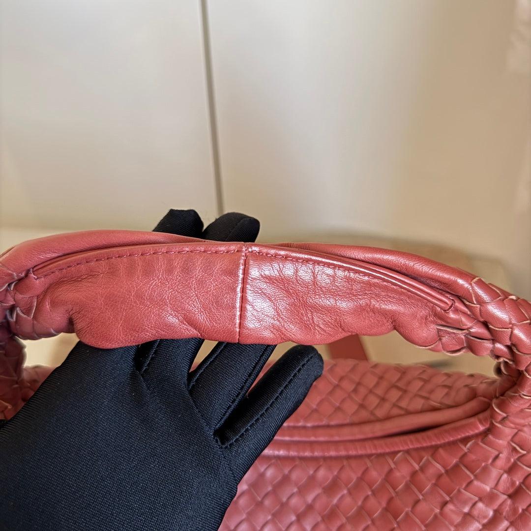 Bottega Veneta Hobo Bag leather Burgundy Medium 40cm In Excellent Condition In AUBERVILLIERS, FR