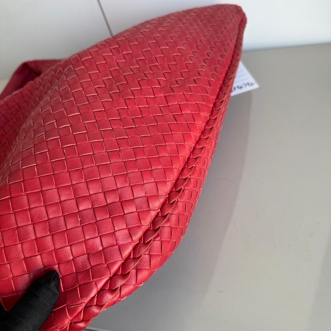 Bottega Veneta Hobo Maxi Dark Red leather 51cm For Sale 7