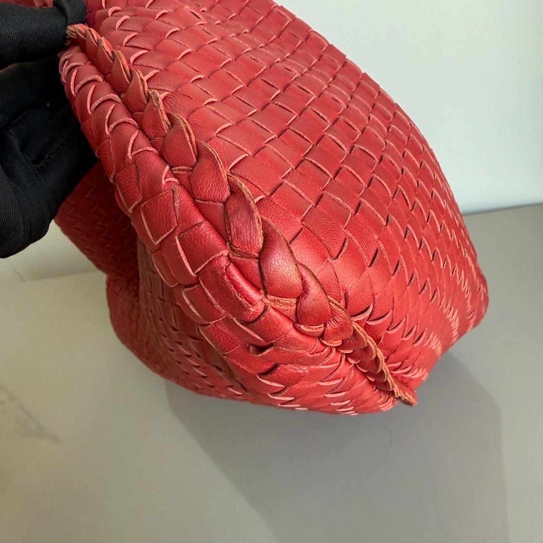 Bottega Veneta Hobo Maxi Dark Red leather 51cm In Excellent Condition For Sale In AUBERVILLIERS, FR