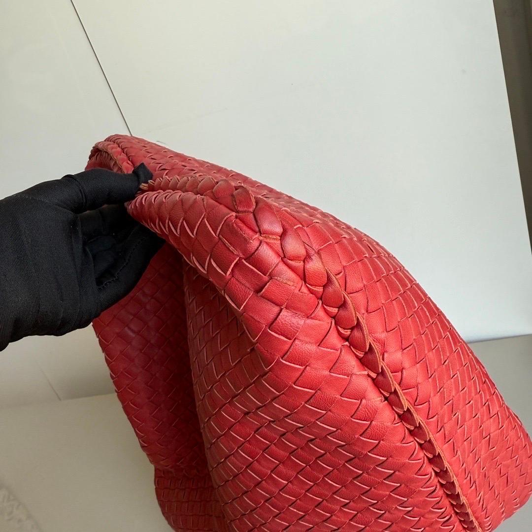 Bottega Veneta Hobo Maxi Dark Red leather 51cm For Sale 1
