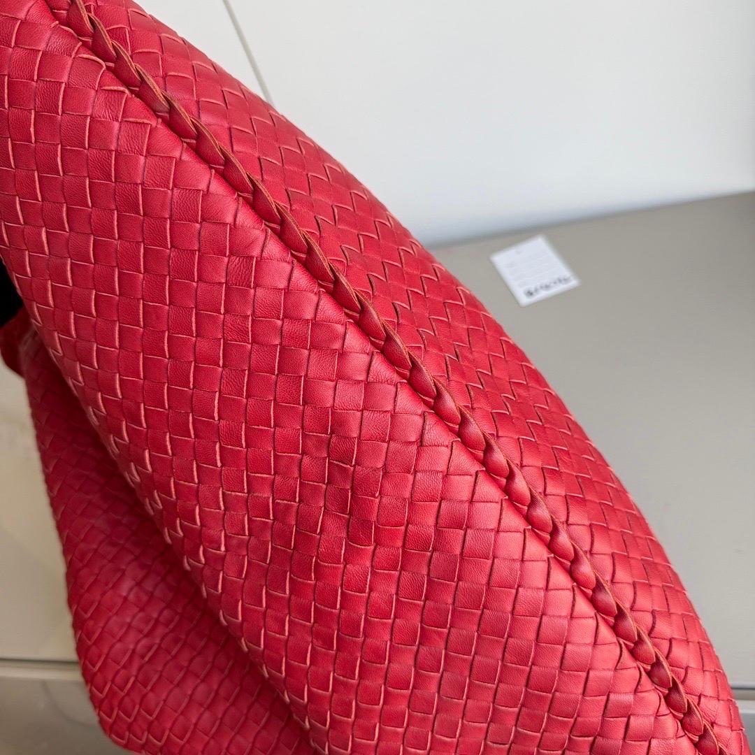 Bottega Veneta Hobo Maxi Dark Red leather 51cm For Sale 3