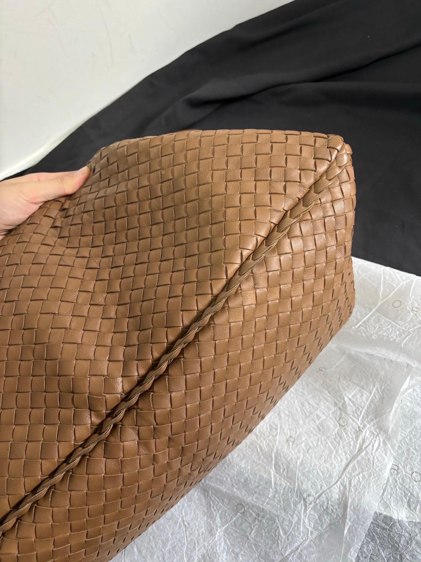 Bottega Veneta Hobo Maxi Milk Chocolate Pelle Marrone 50cm in vendita 6