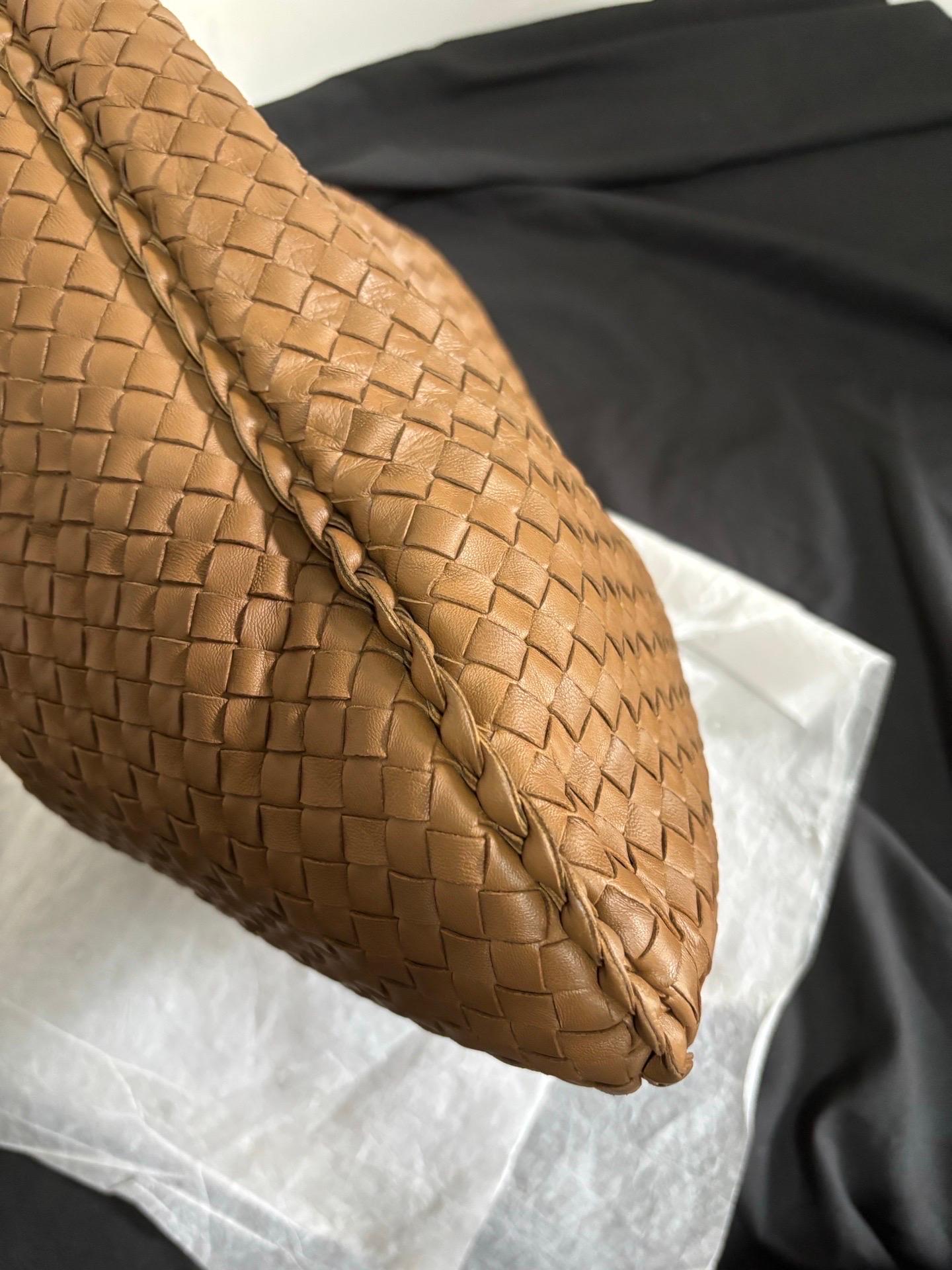 Bottega Veneta Hobo Maxi Milk Chocolate Pelle Marrone 50cm in vendita 8