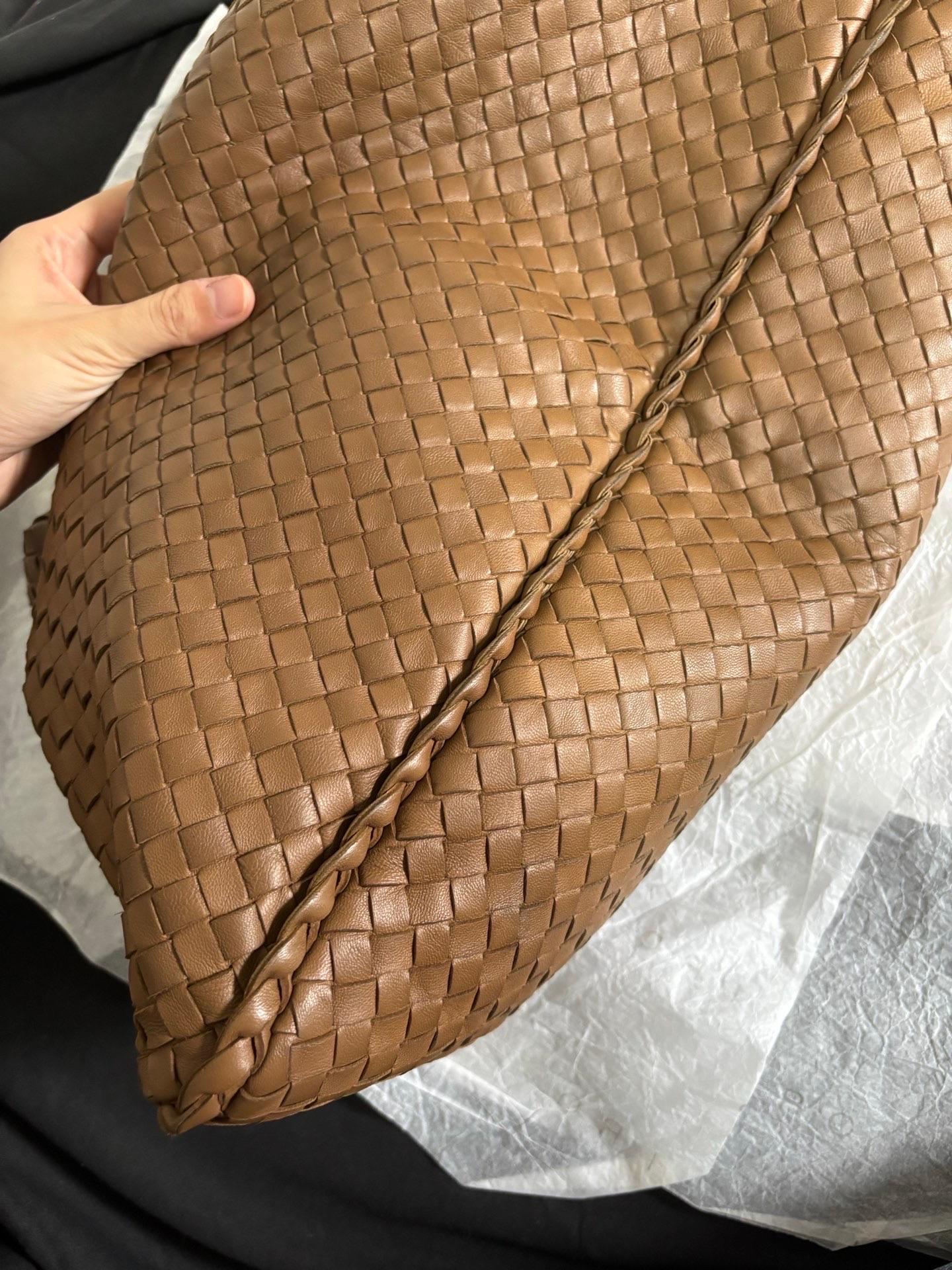Bottega Veneta Hobo Maxi Milk Chocolate Pelle Marrone 50cm in vendita 10
