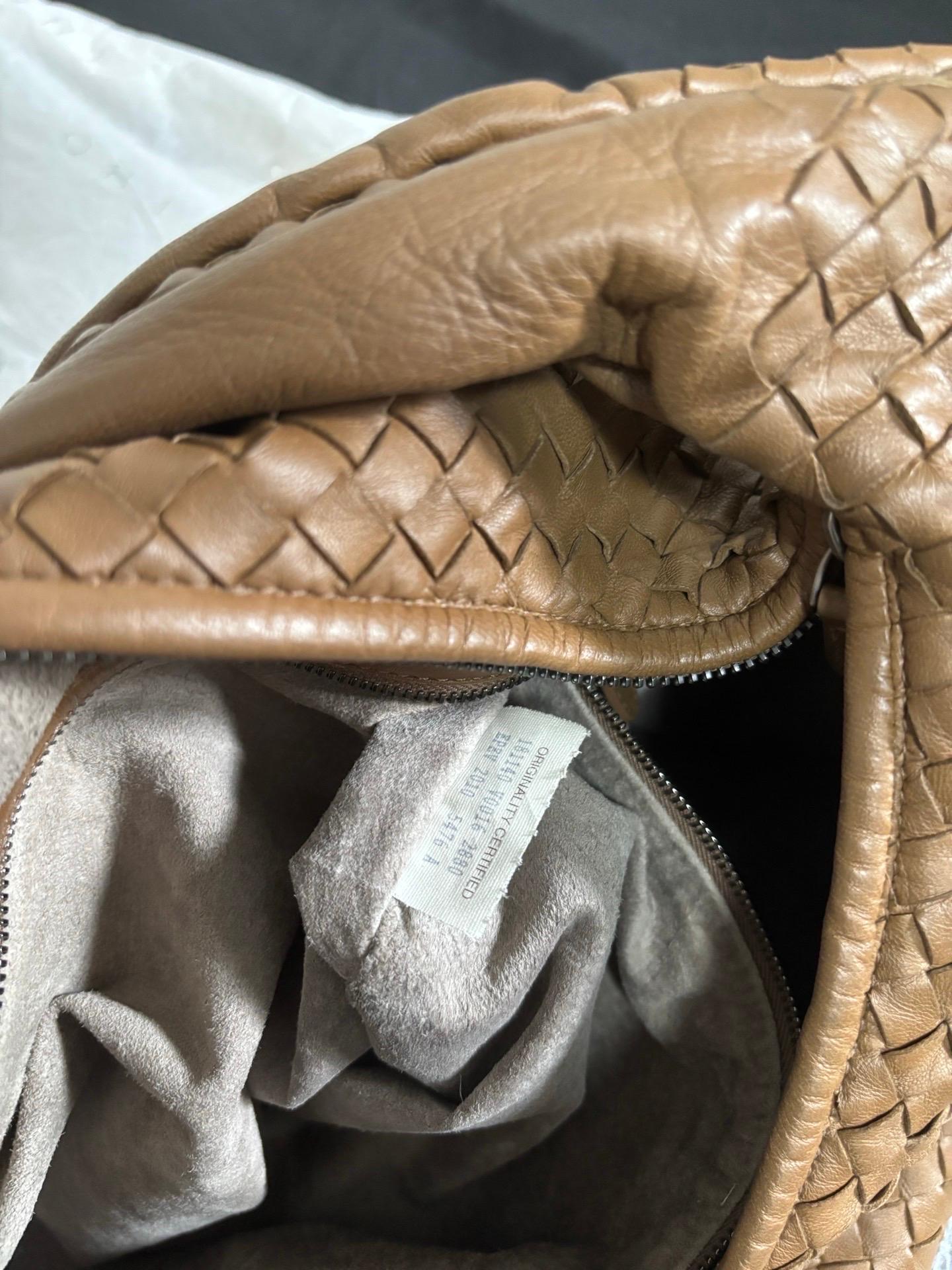 Bottega Veneta Hobo Maxi Milk Chocolate Pelle Marrone 50cm in vendita 14