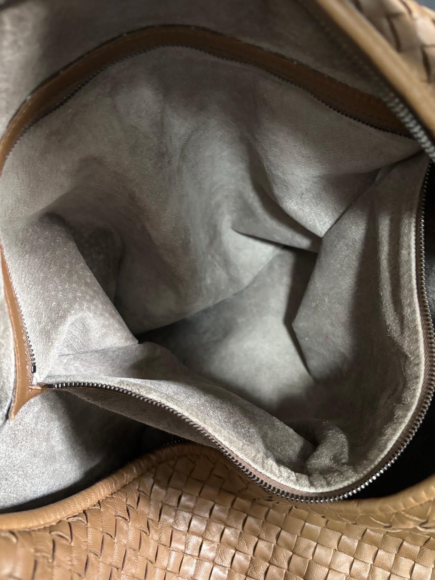 Bottega Veneta Hobo Maxi Milk Chocolate Pelle Marrone 50cm in vendita 15