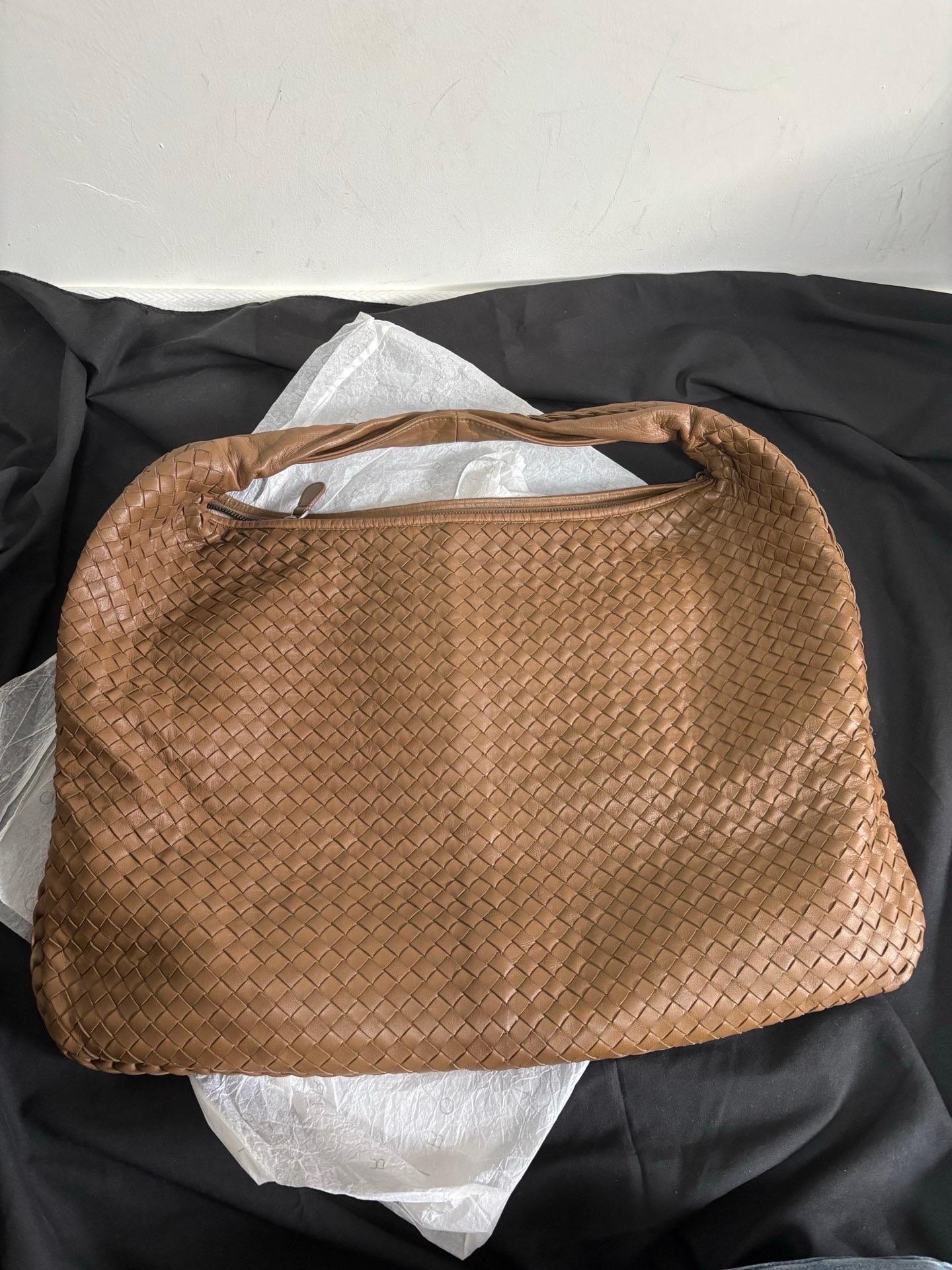 Bottega Veneta Hobo Maxi Milk Chocolate Pelle Marrone 50cm In condizioni ottime in vendita a AUBERVILLIERS, FR