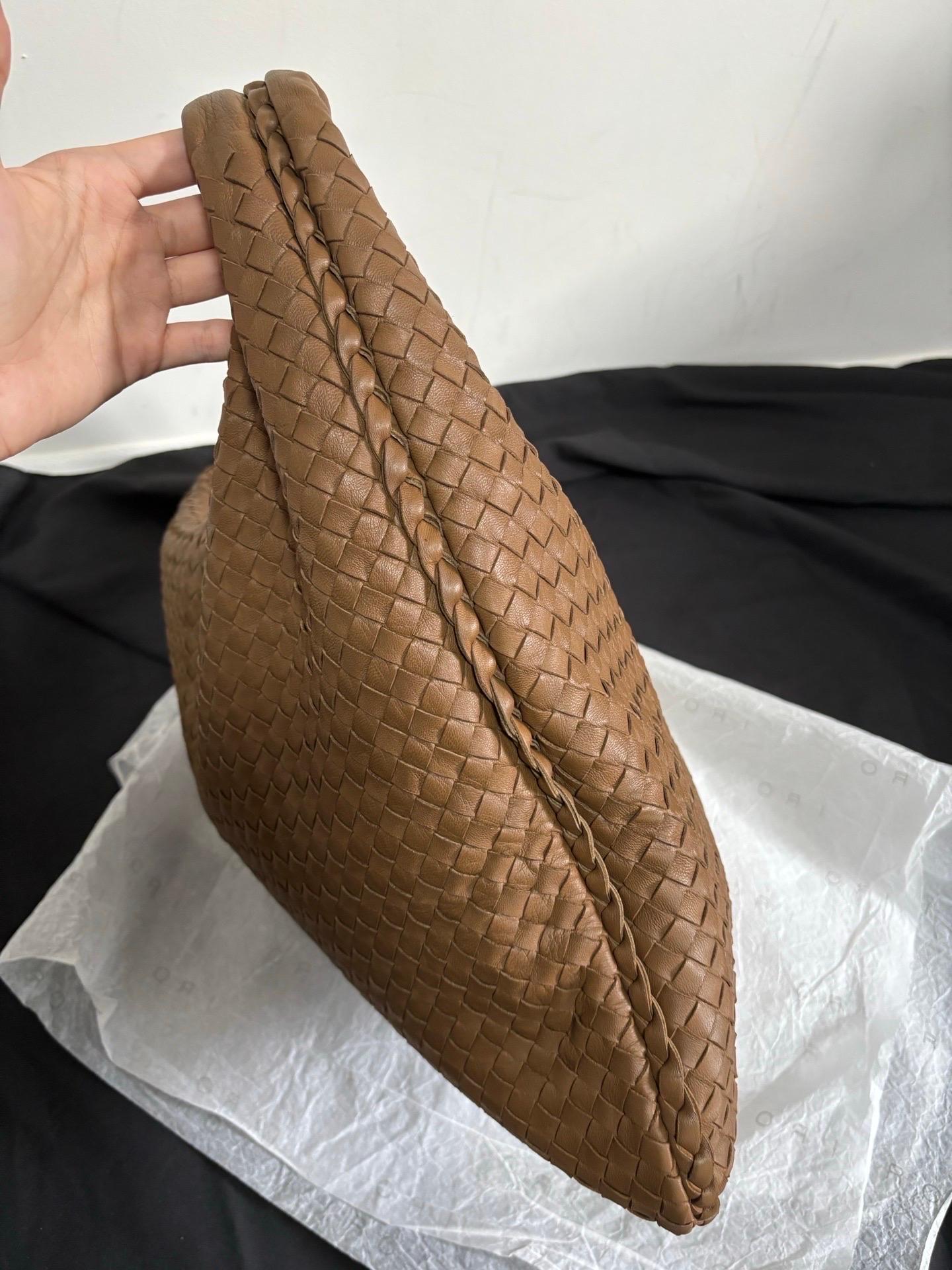Bottega Veneta Hobo Maxi Milk Chocolate Pelle Marrone 50cm in vendita 3