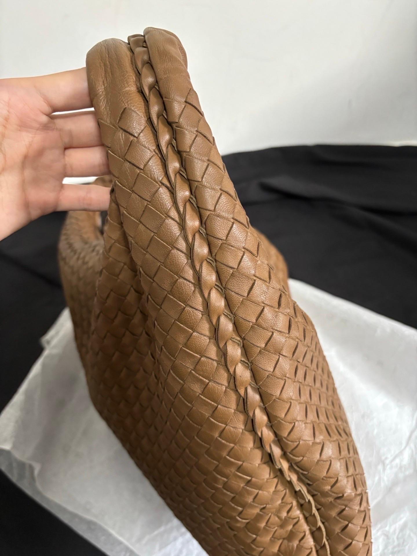 Bottega Veneta Hobo Maxi Milk Chocolate Pelle Marrone 50cm in vendita 4