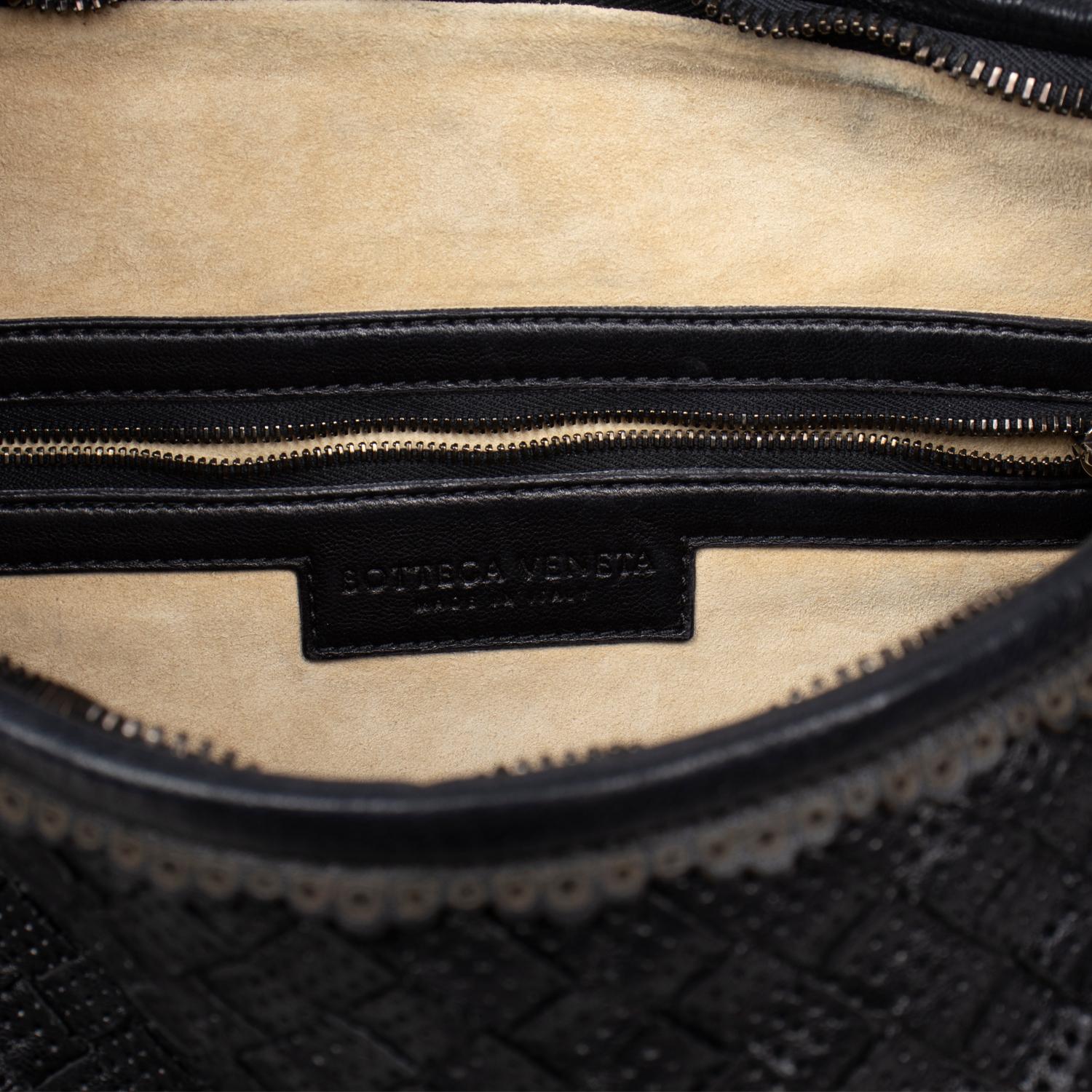 Bottega Veneta Hobo Medium Shoulder Bag For Sale 4