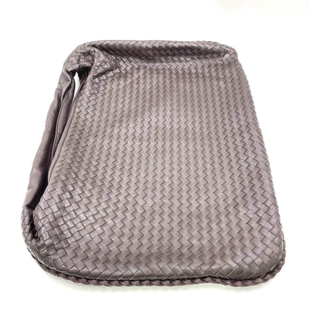 Bottega Veneta HoboMaxi Dark Chocolate Brown leather 51cm In Excellent Condition In AUBERVILLIERS, FR