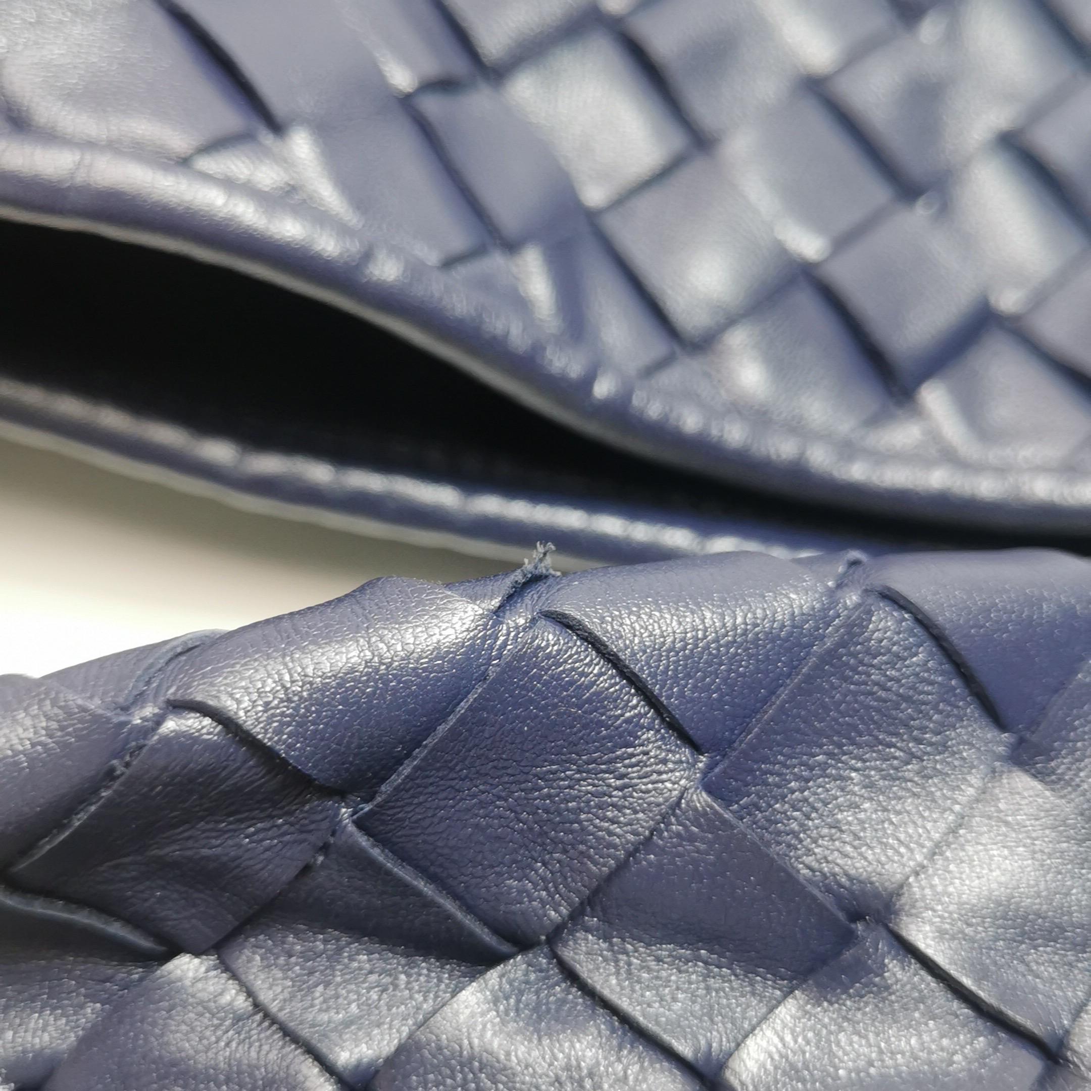 Bottega Veneta Hop Hobo Medio in pelle Navy 46cm in vendita 7