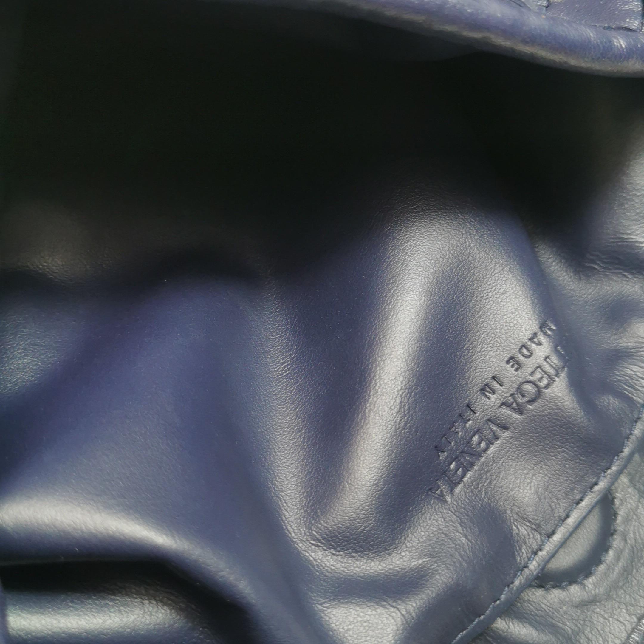 Bottega Veneta Hop Hobo Medio in pelle Navy 46cm in vendita 8