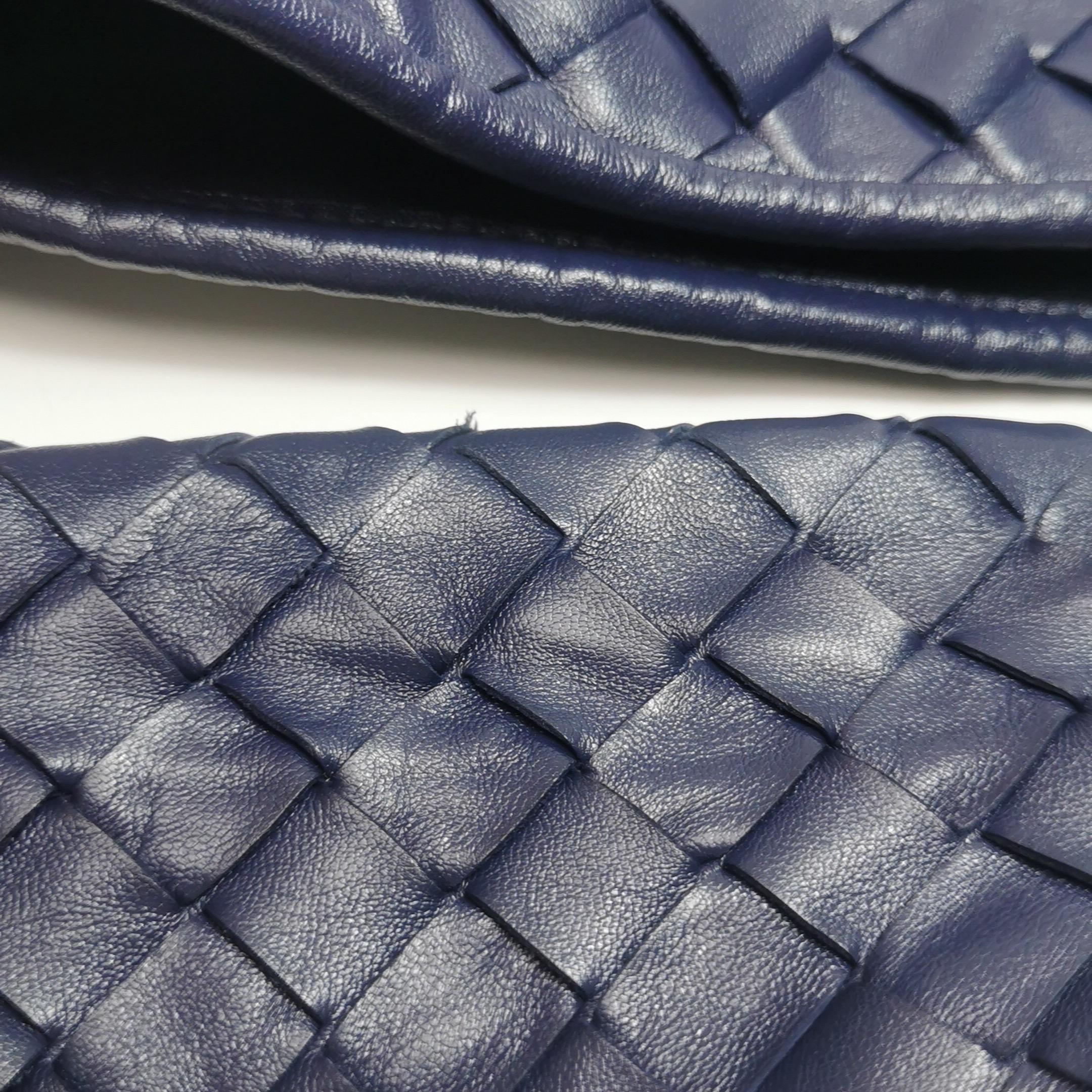 Bottega Veneta Hop Hobo Medio in pelle Navy 46cm in vendita 11
