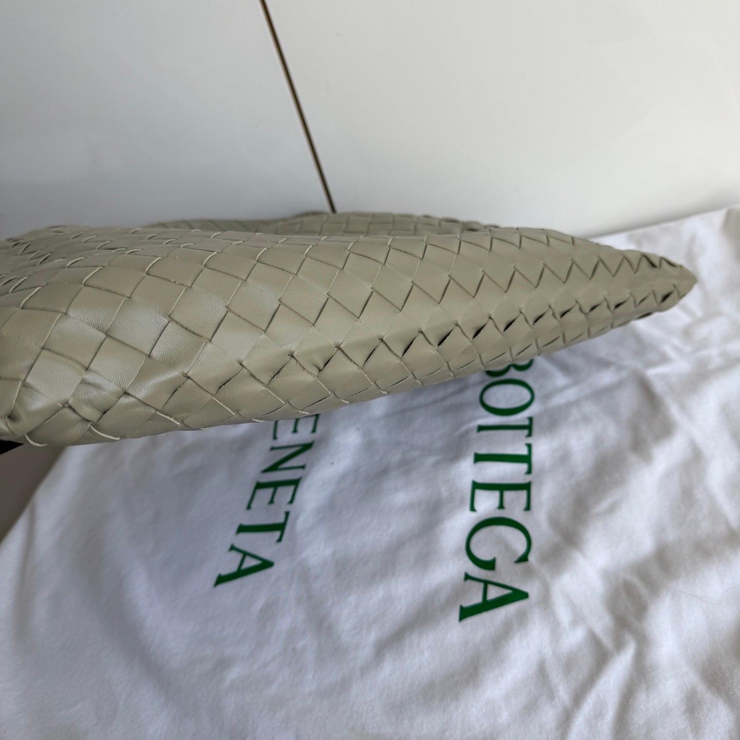Bottega Veneta Hop Hobo Kleine Intrecciato Leder Travertin Grün 40cm im Angebot 4